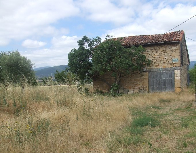 Antiguo pajar con 1.600 m2 de terreno en Fontecha