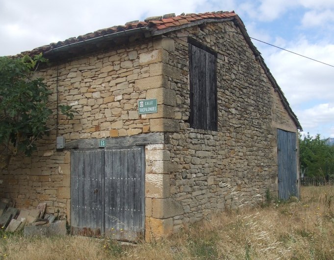 Antiguo pajar con 1.600 m2 de terreno en Fontecha