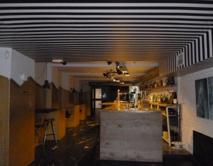 Casa de dos pisos mas local habilitado como bar en la parte vieja