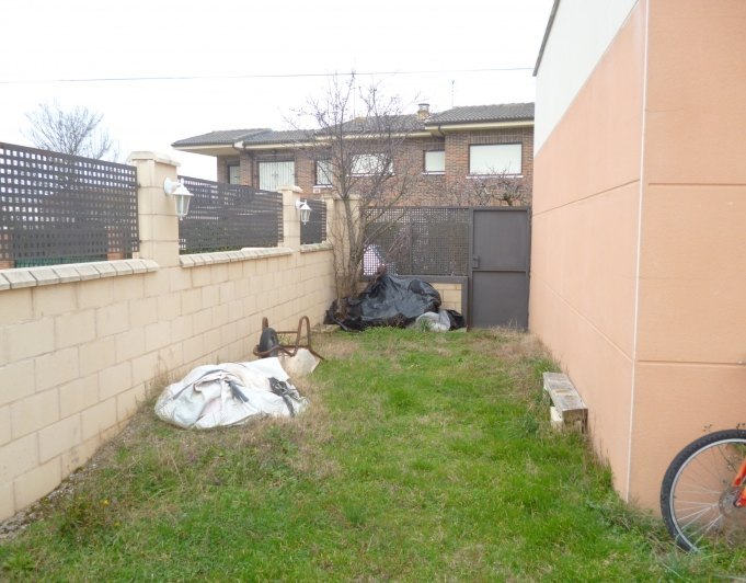 Terraced house in the village of La Rioja 15 minutes from Miranda