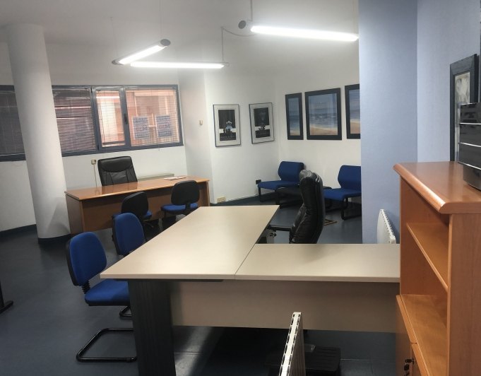 Oficina totalmente habilitada en el centro