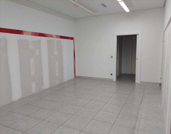 Local for rent in the city center