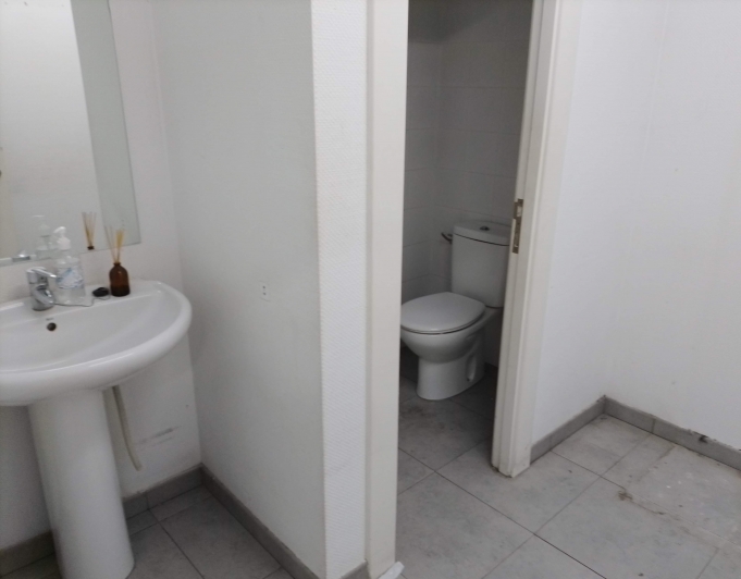 Local for rent in the city center