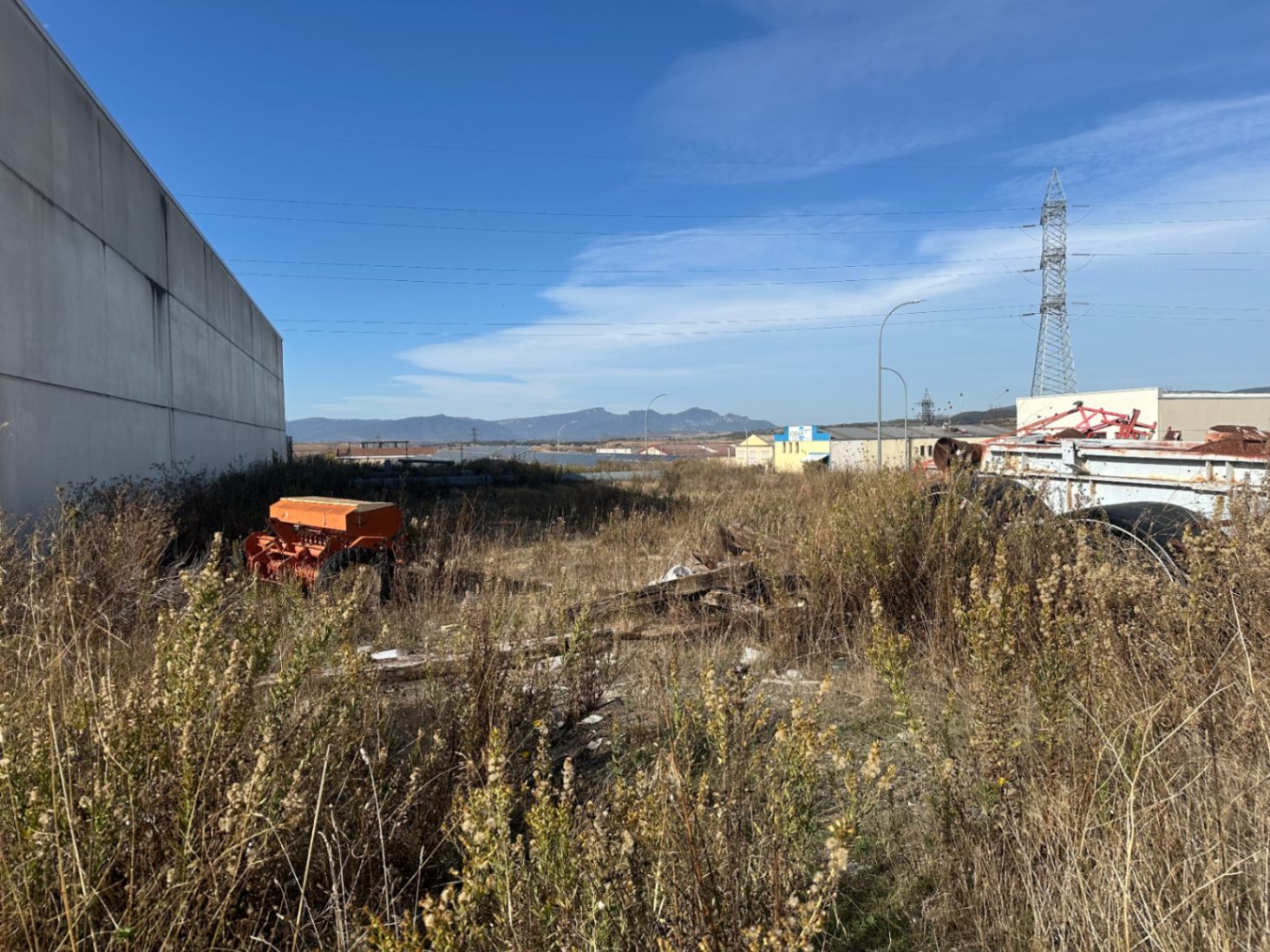 Parcela de 536 metros cuadrados en el Polígono Industrial de Bayas