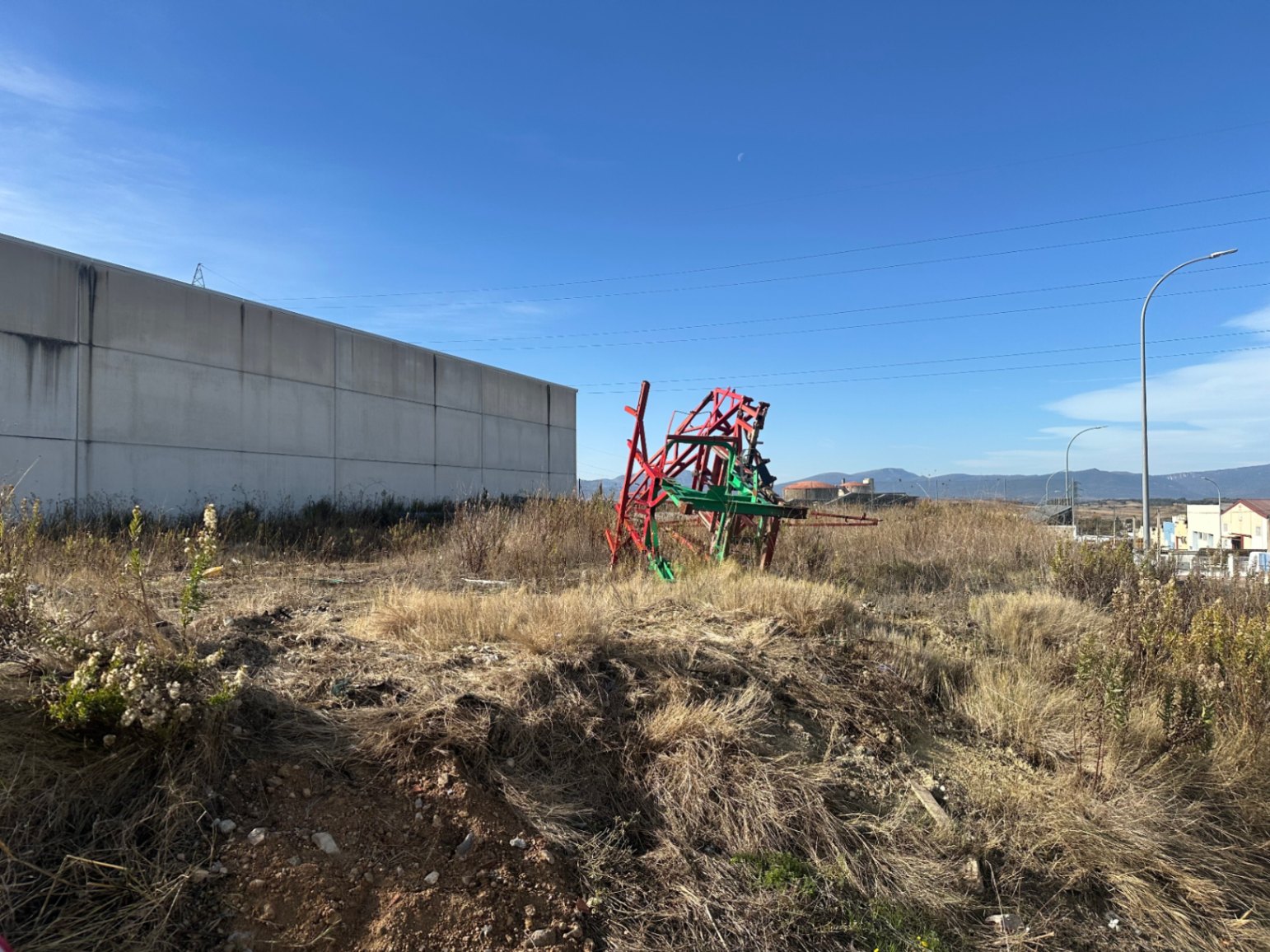 Parcela de 598 metros cuadrados en el Polígono Industrial de Bayas