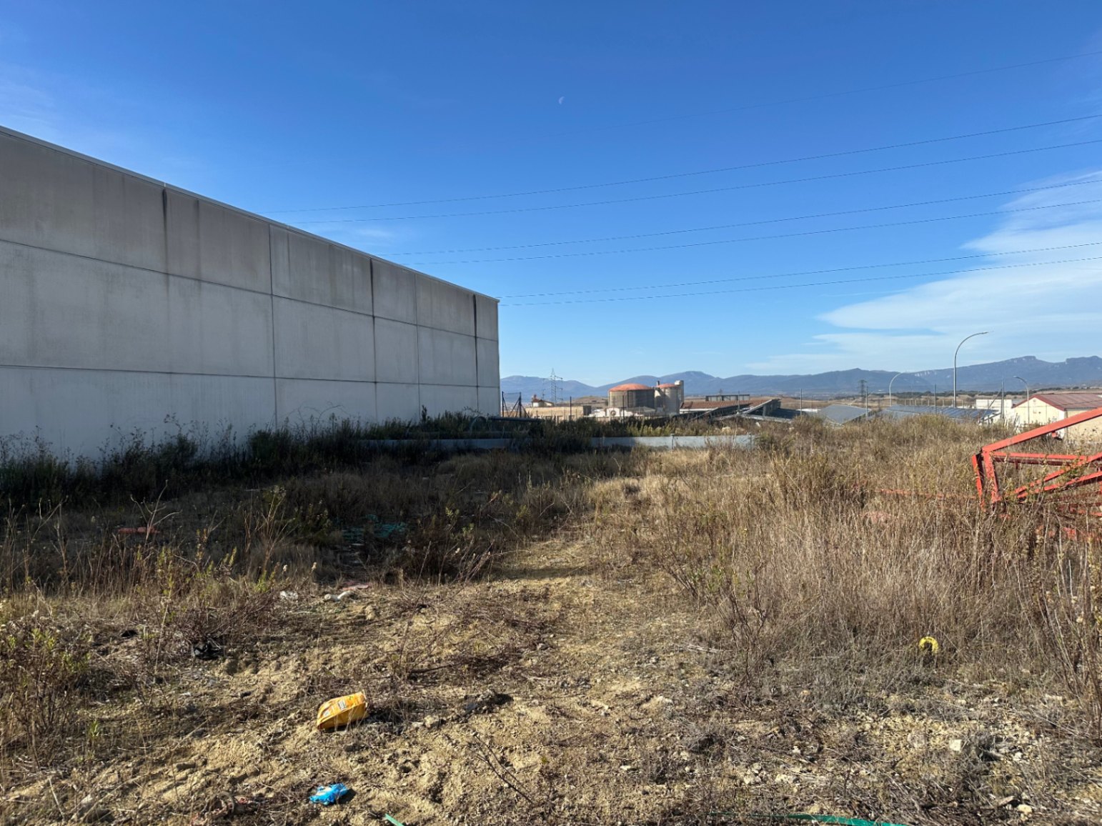 Parcela de 598 metros cuadrados en el Polígono Industrial de Bayas