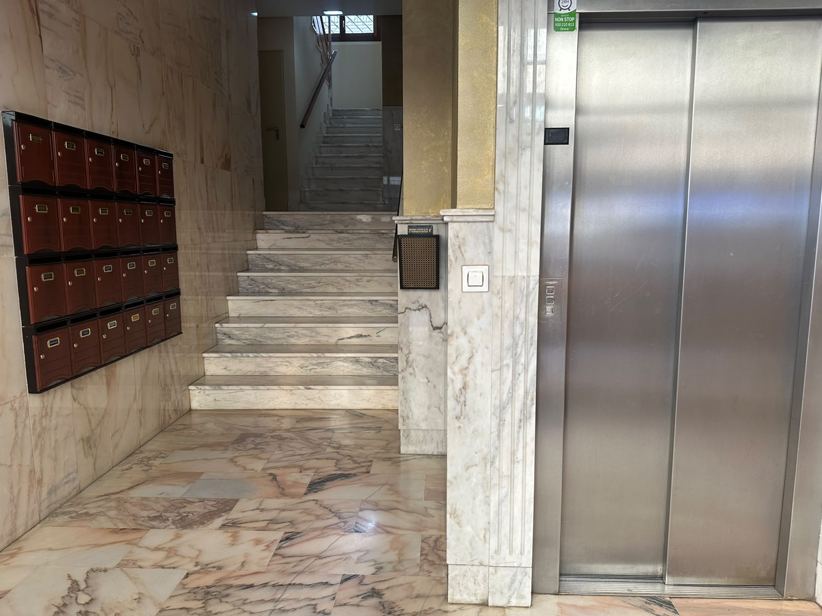 Piso en el centro de la ciudad totalmente amueblado con plaza de garaje