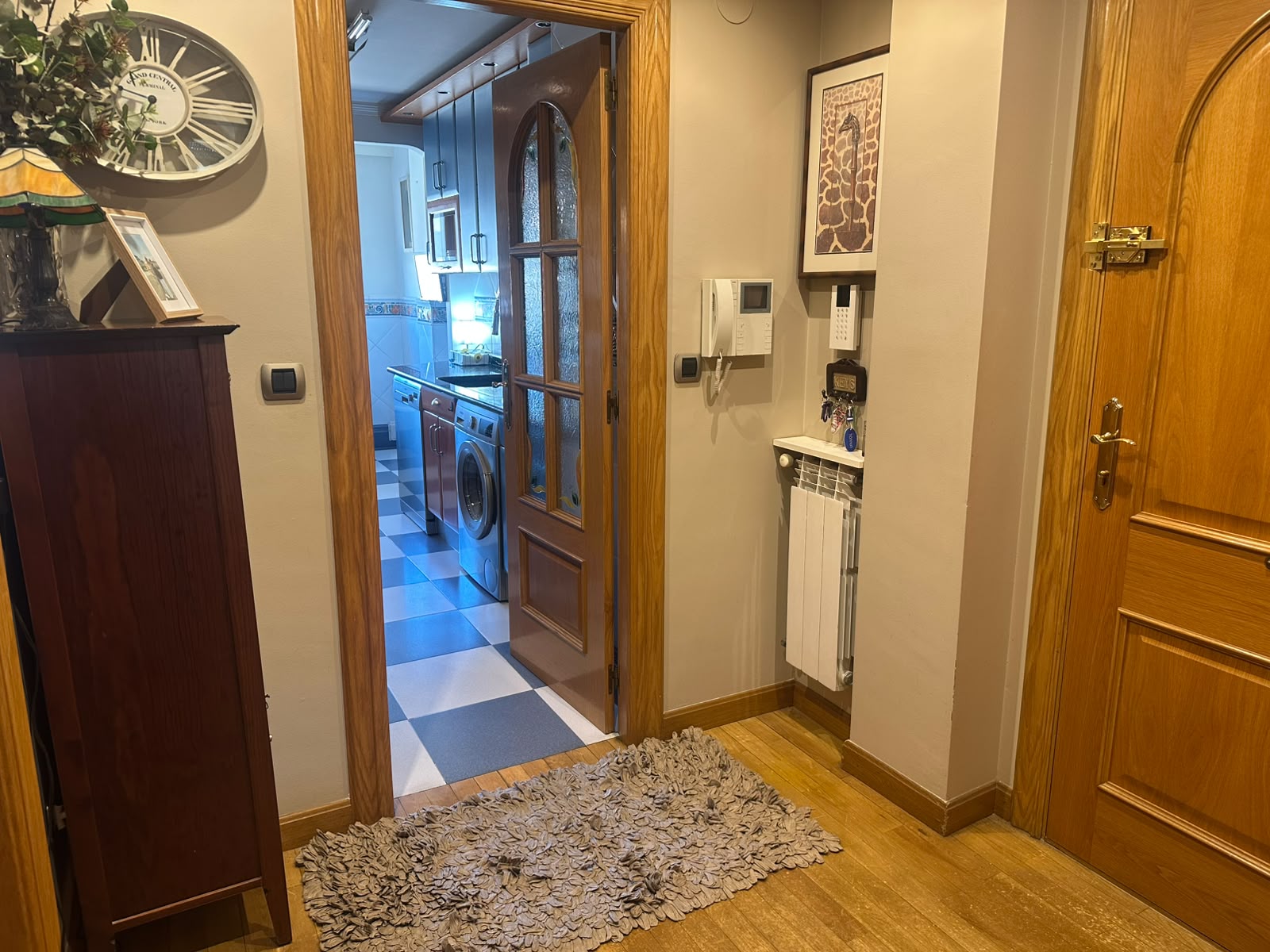 Piso en el centro de la ciudad totalmente amueblado con plaza de garaje