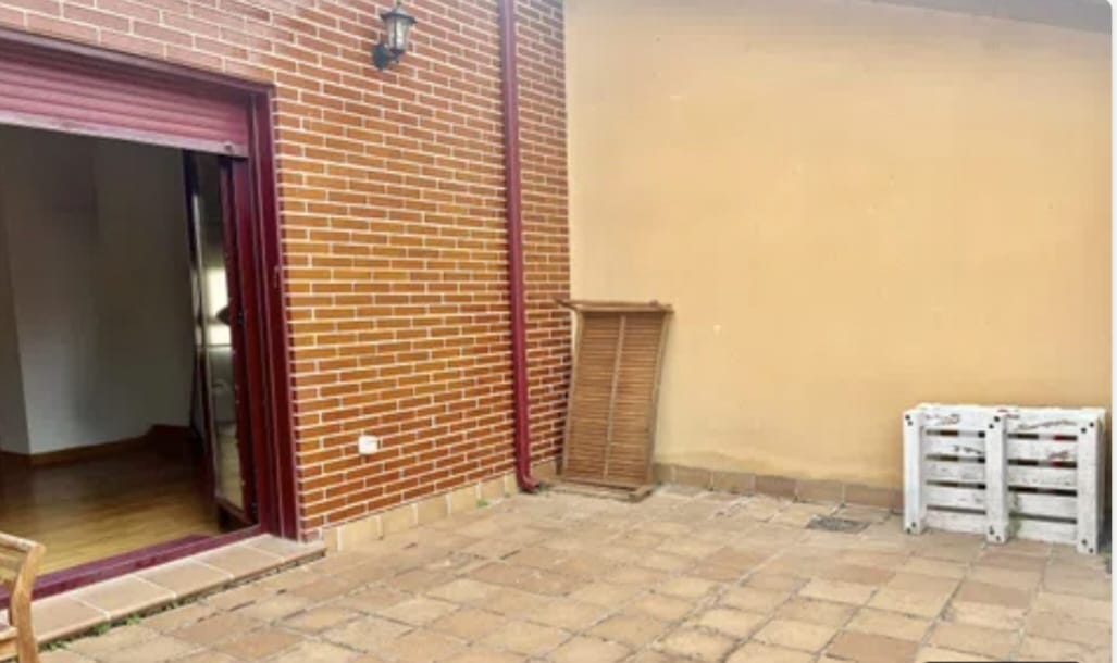 Adosado pareado en el crucero con piscina comunitaria