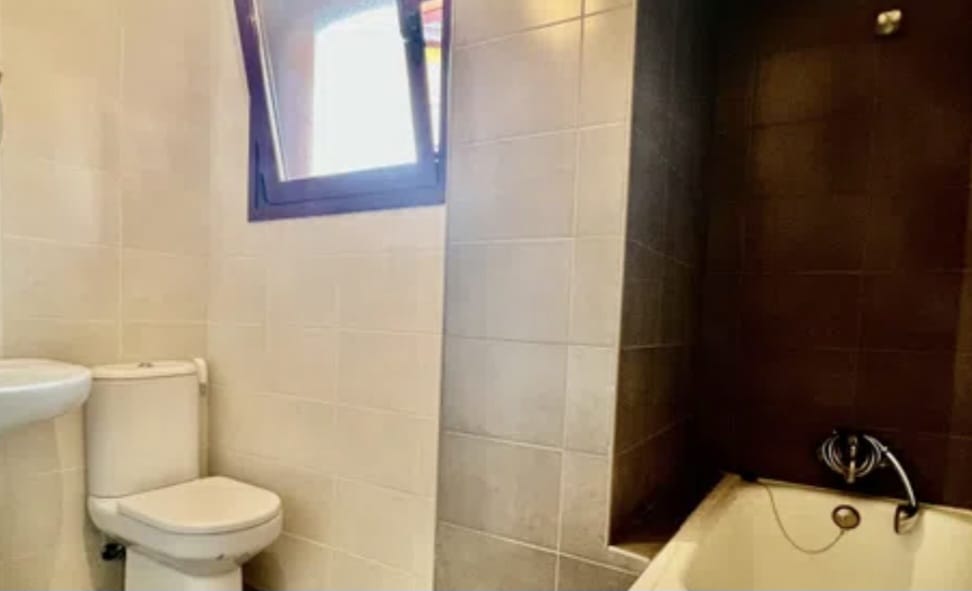 Adosado pareado en el crucero con piscina comunitaria