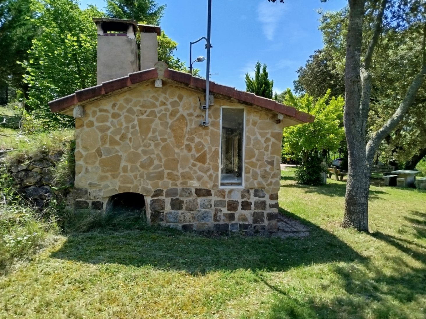 COUNTRY HOUSE WITH 6,000 METERS OF LAND