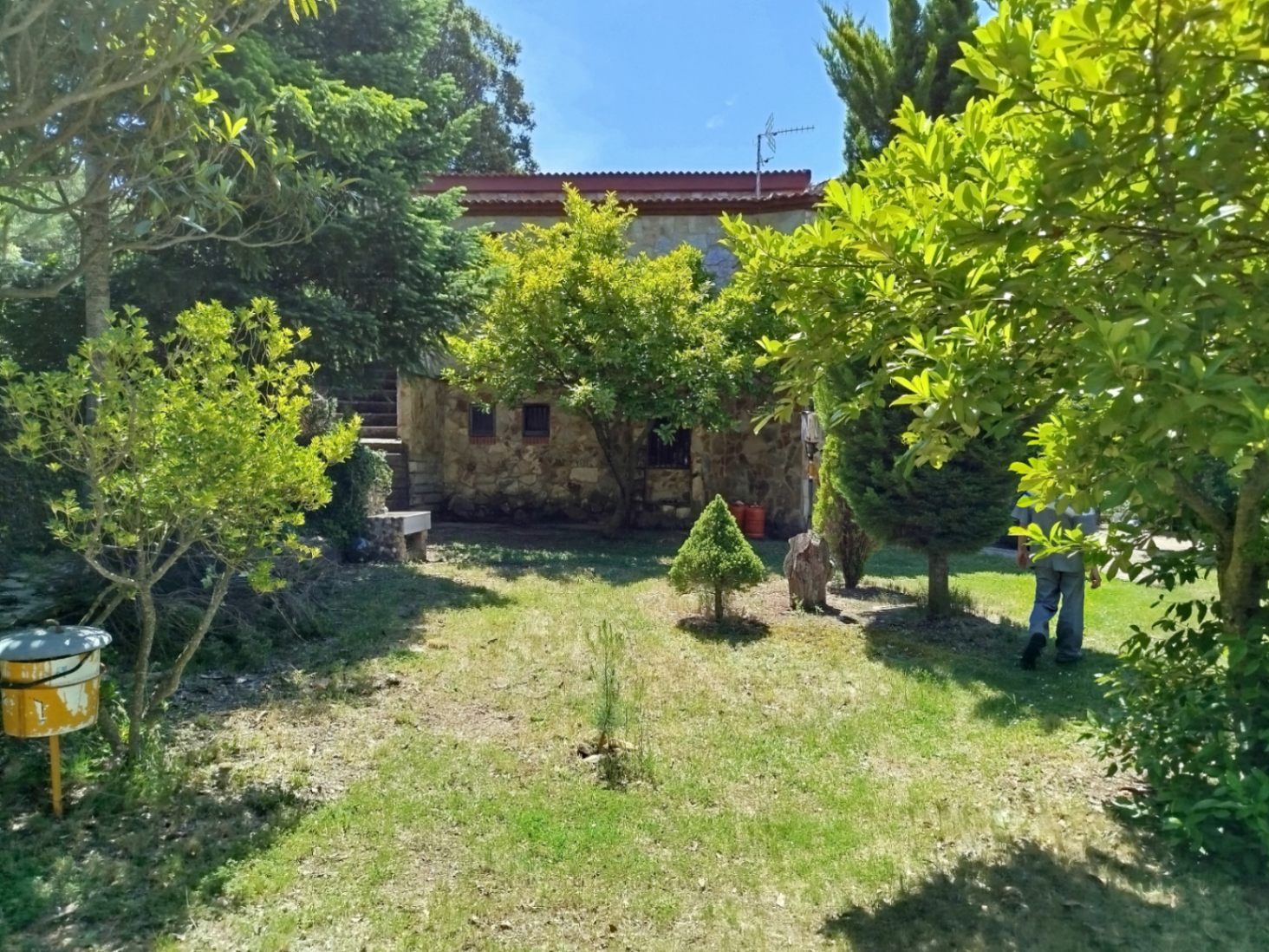 COUNTRY HOUSE WITH 6,000 METERS OF LAND