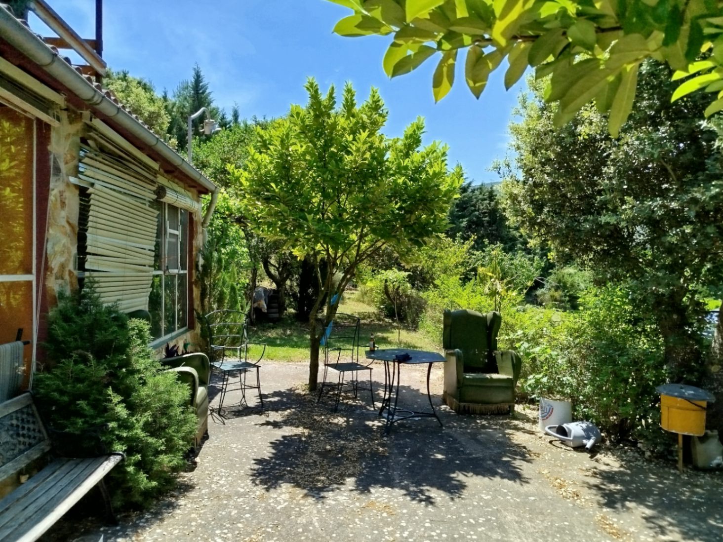 COUNTRY HOUSE WITH 6,000 METERS OF LAND