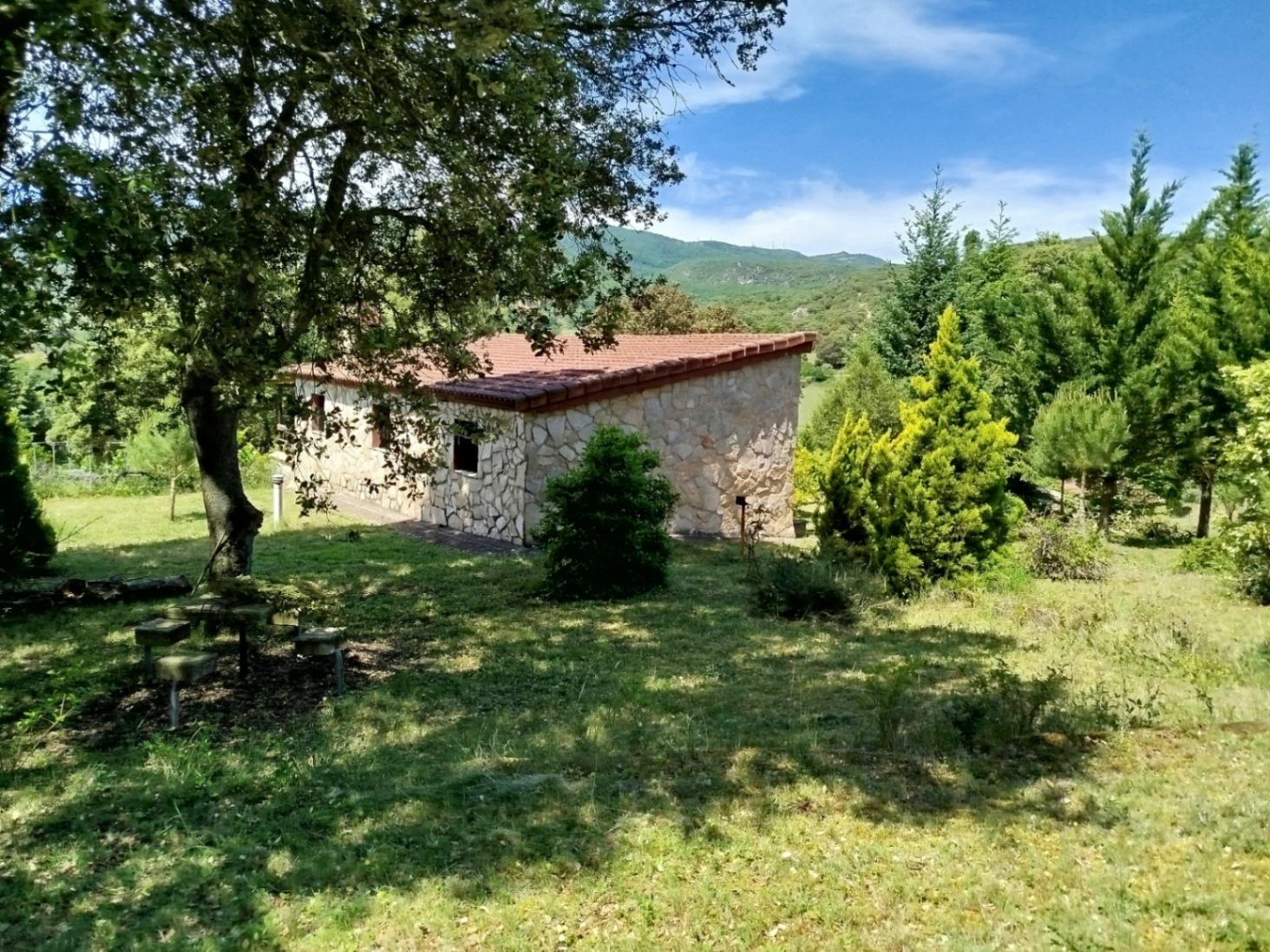 COUNTRY HOUSE WITH 6,000 METERS OF LAND
