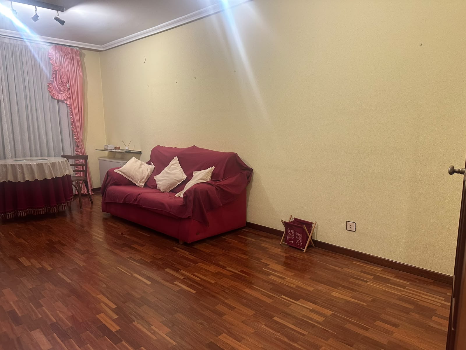 Vivienda de 3 habitaciones y 2 baños con plaza de garaje y dos trasteros