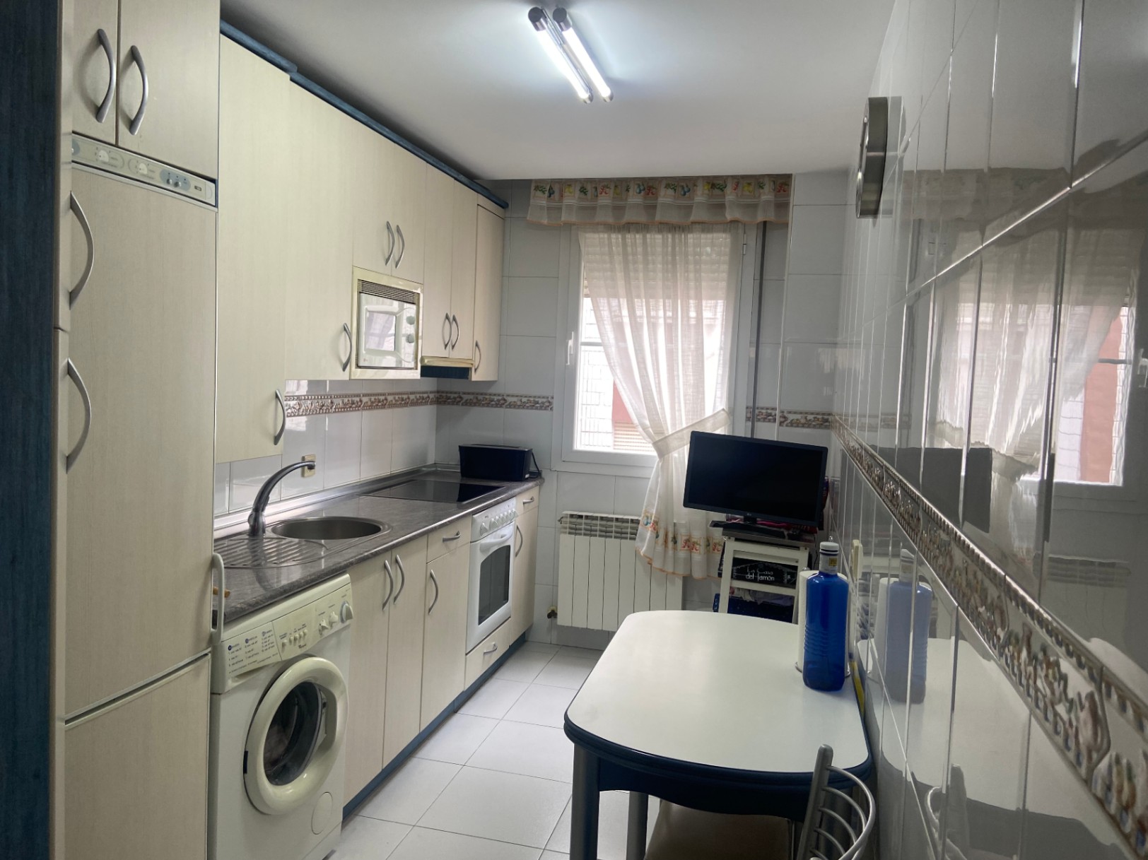 Apartamento en el centro junto al Parque Antonio Machado. Totalmente amueblado. Garaje opcional. 
