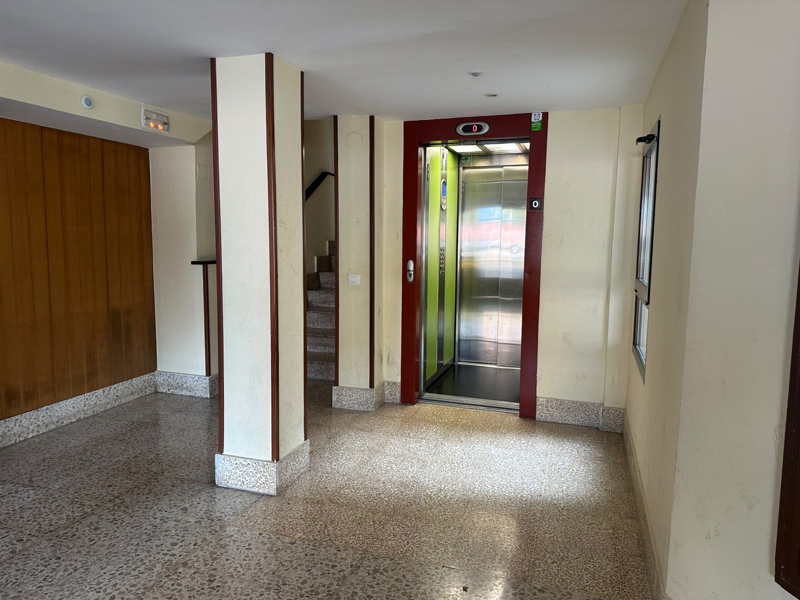 PISO EN LA ZONA DE ANDUVA DE 4 HABITACIONES PARA REFORMAR