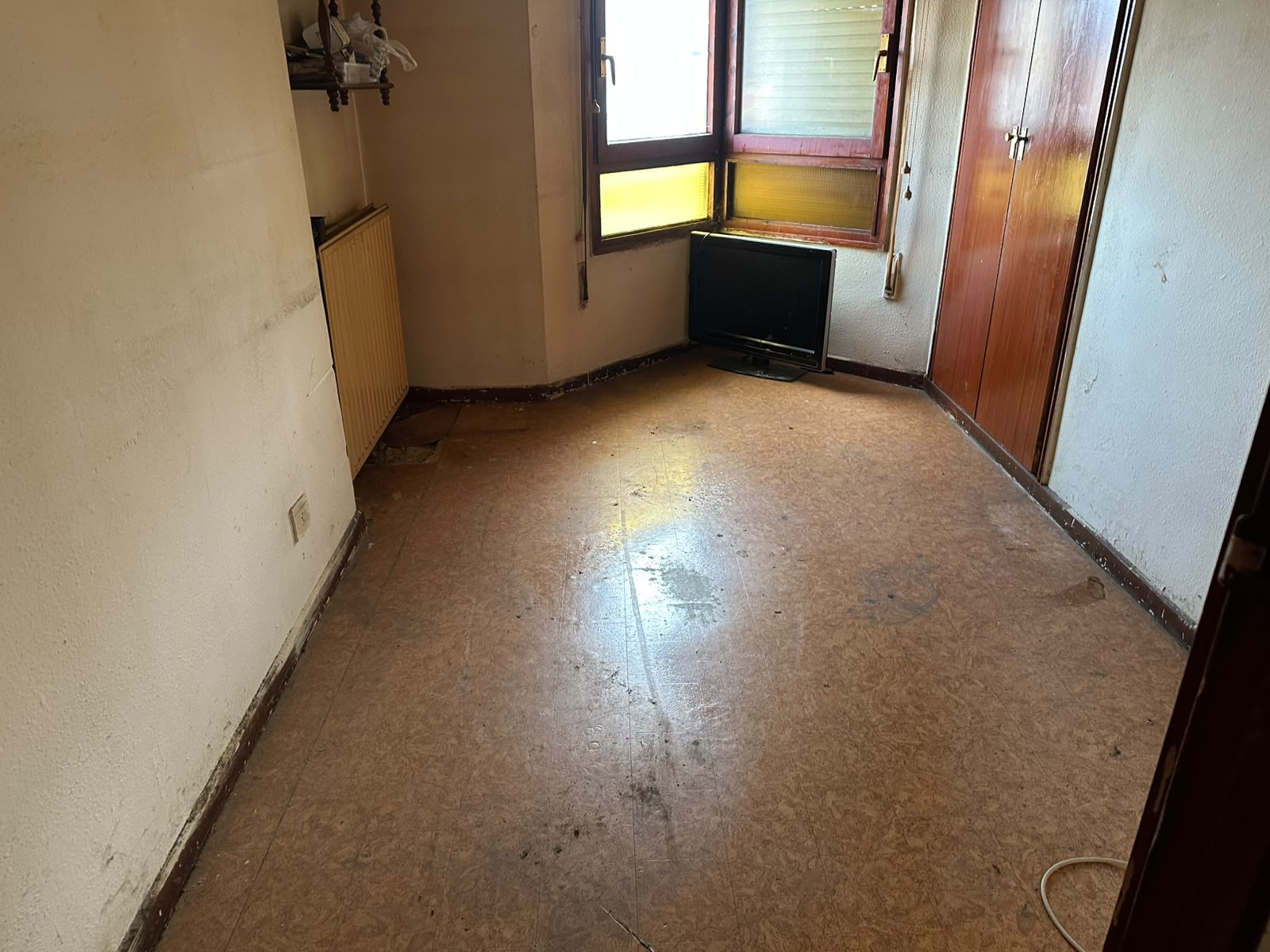 PISO EN LA ZONA DE ANDUVA DE 4 HABITACIONES PARA REFORMAR