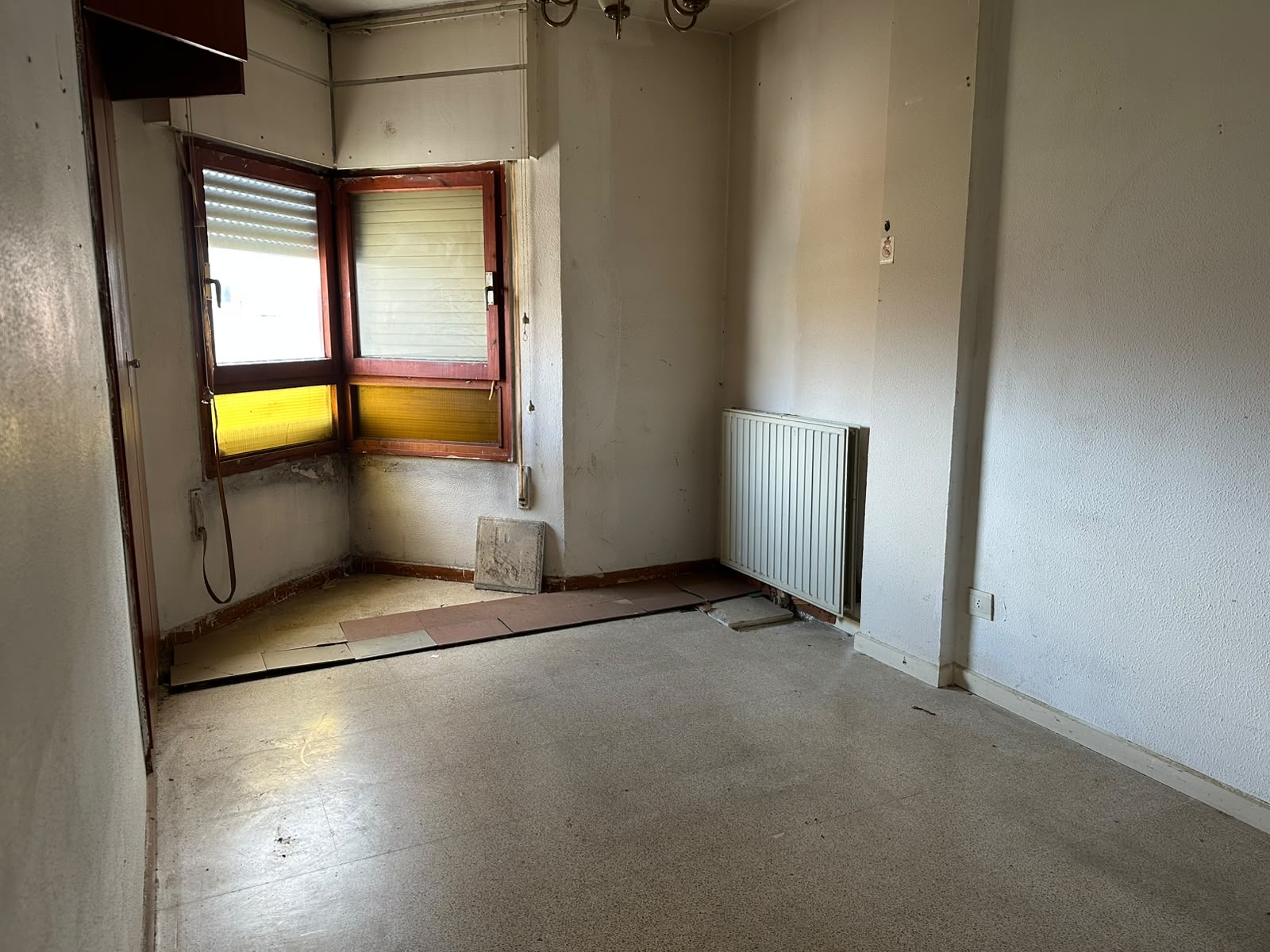 PISO EN LA ZONA DE ANDUVA DE 4 HABITACIONES PARA REFORMAR