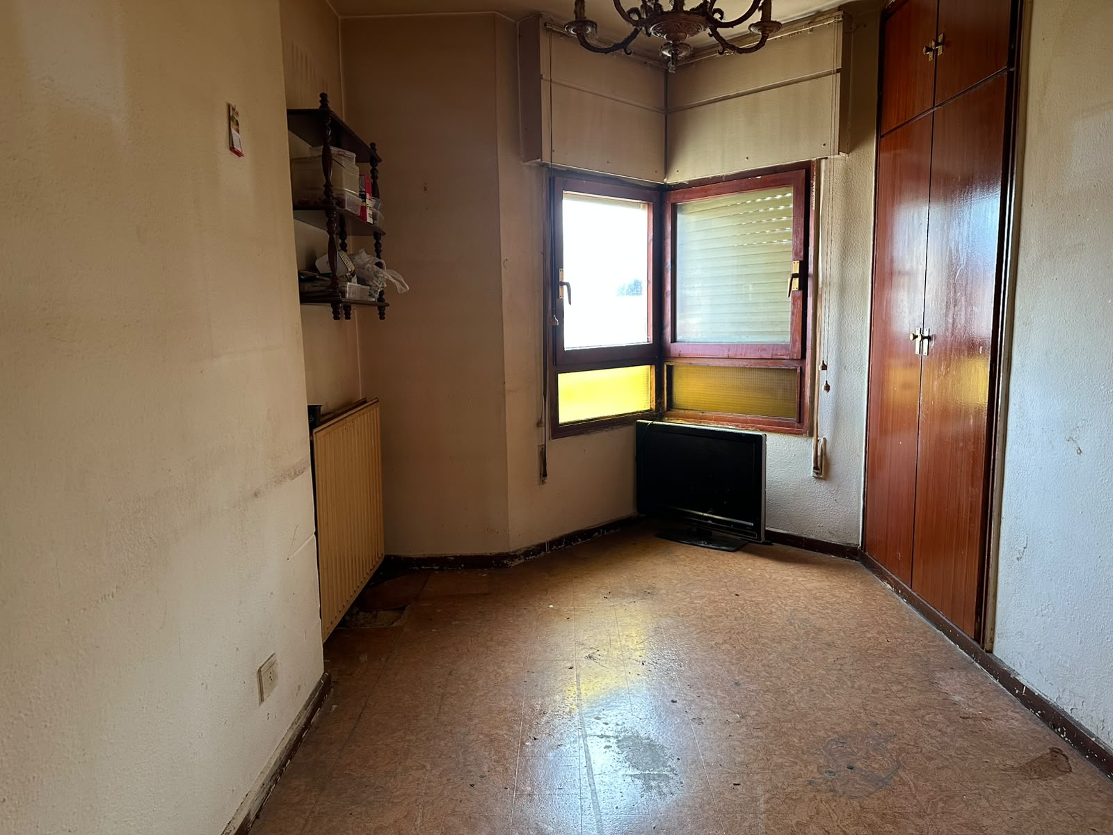 PISO EN LA ZONA DE ANDUVA DE 4 HABITACIONES PARA REFORMAR