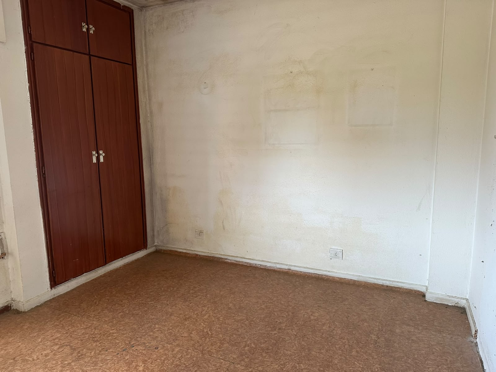 PISO EN LA ZONA DE ANDUVA DE 4 HABITACIONES PARA REFORMAR