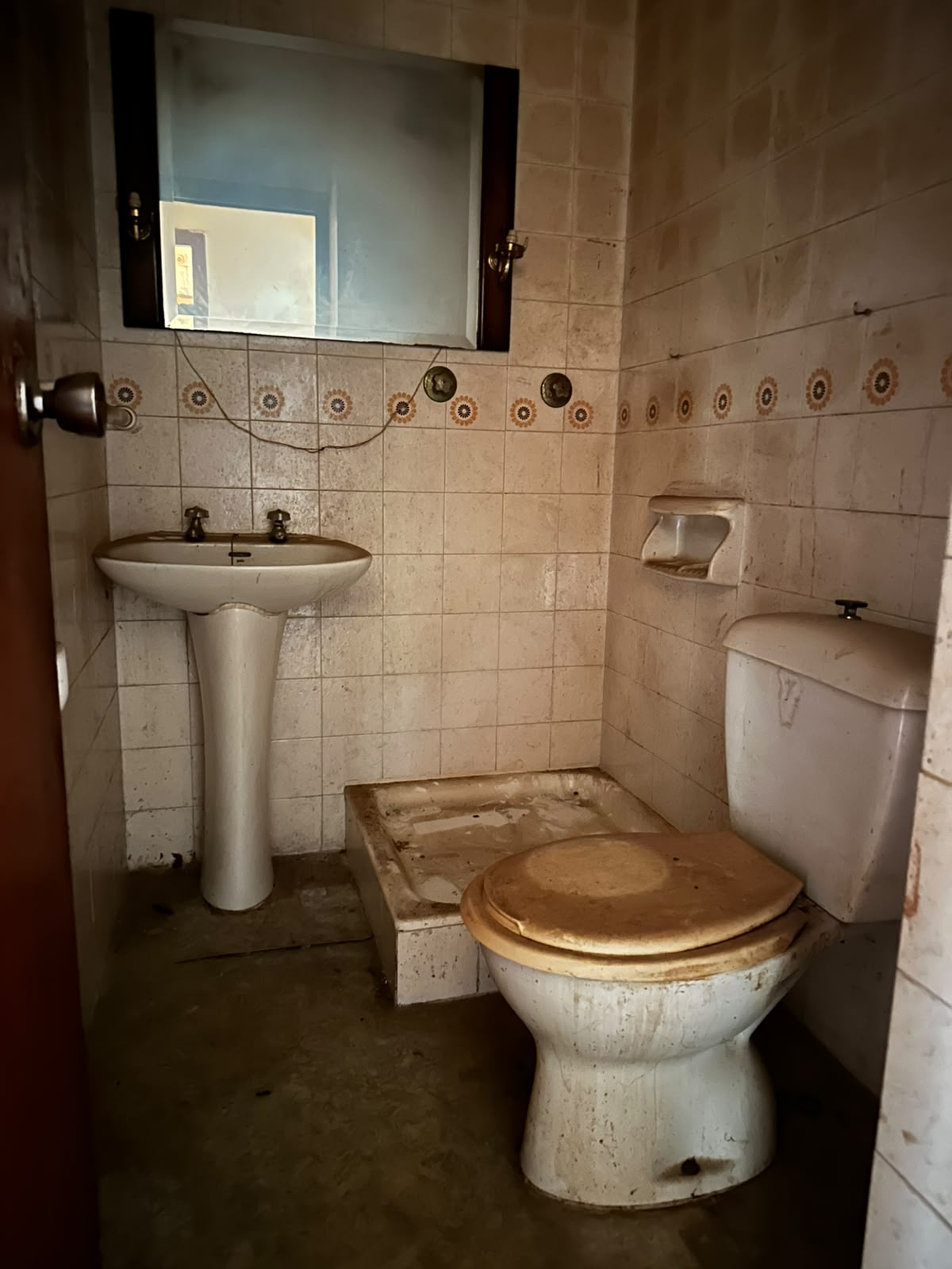 PISO EN LA ZONA DE ANDUVA DE 4 HABITACIONES PARA REFORMAR