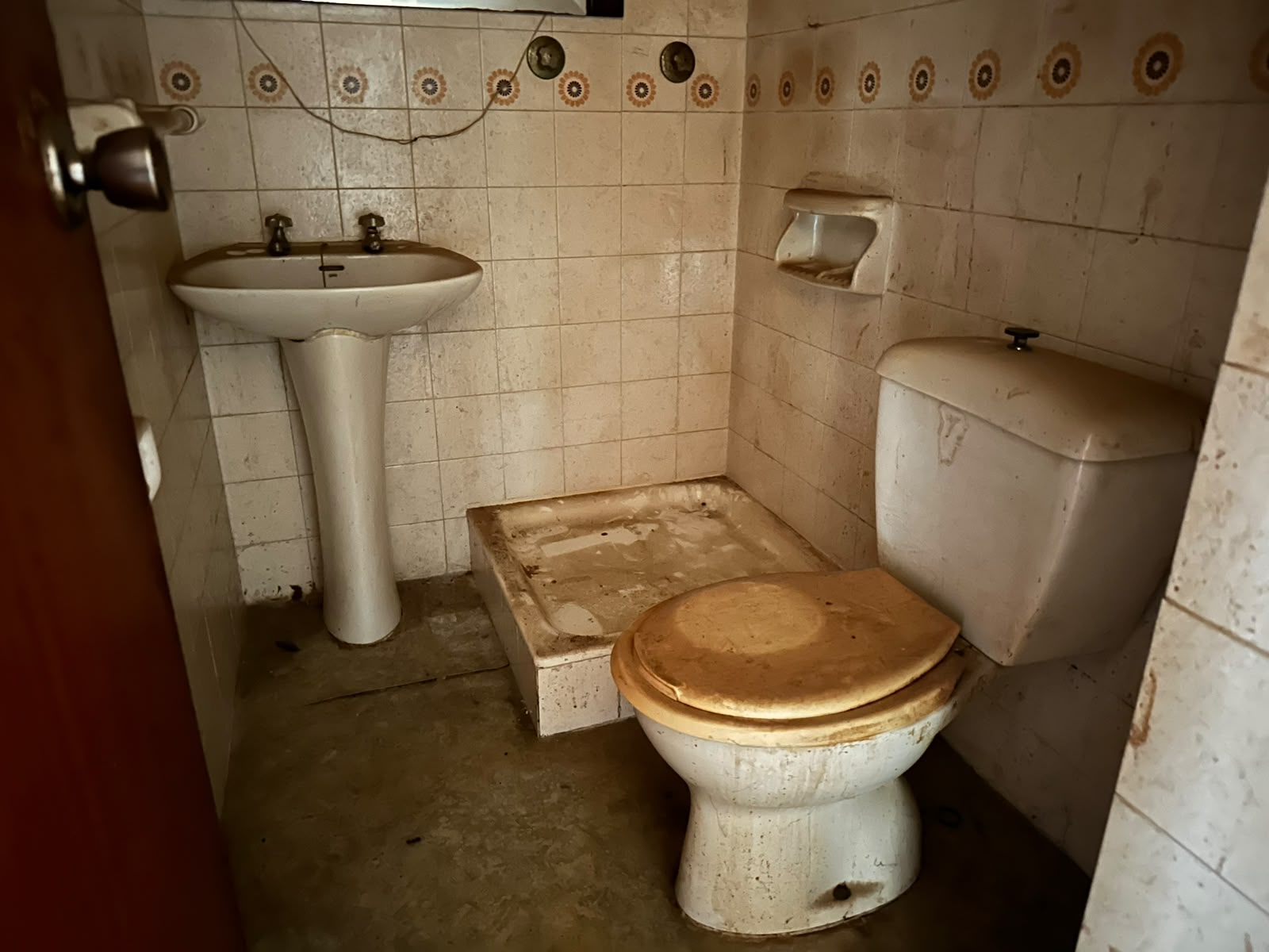 PISO EN LA ZONA DE ANDUVA DE 4 HABITACIONES PARA REFORMAR