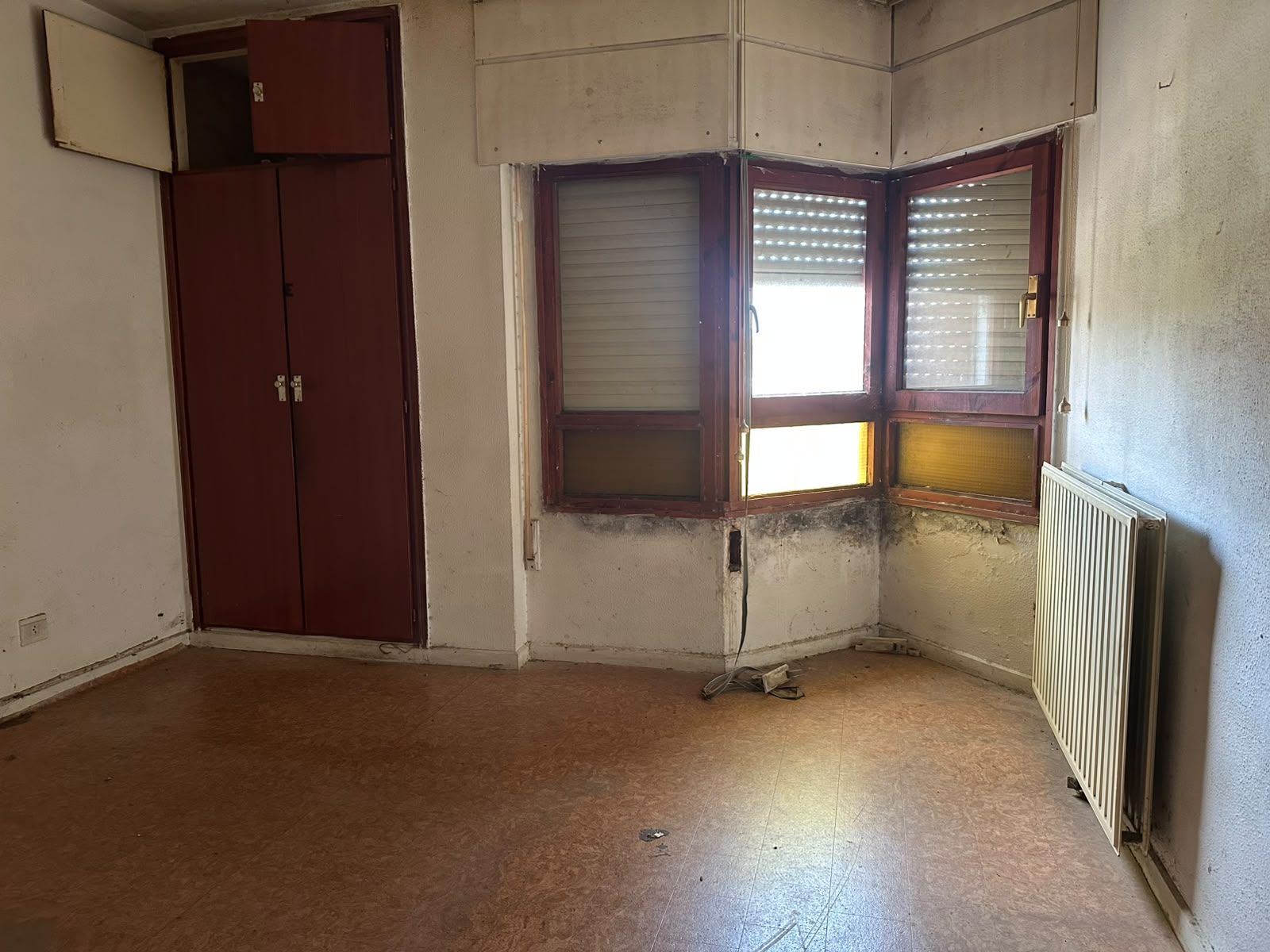 PISO EN LA ZONA DE ANDUVA DE 4 HABITACIONES PARA REFORMAR