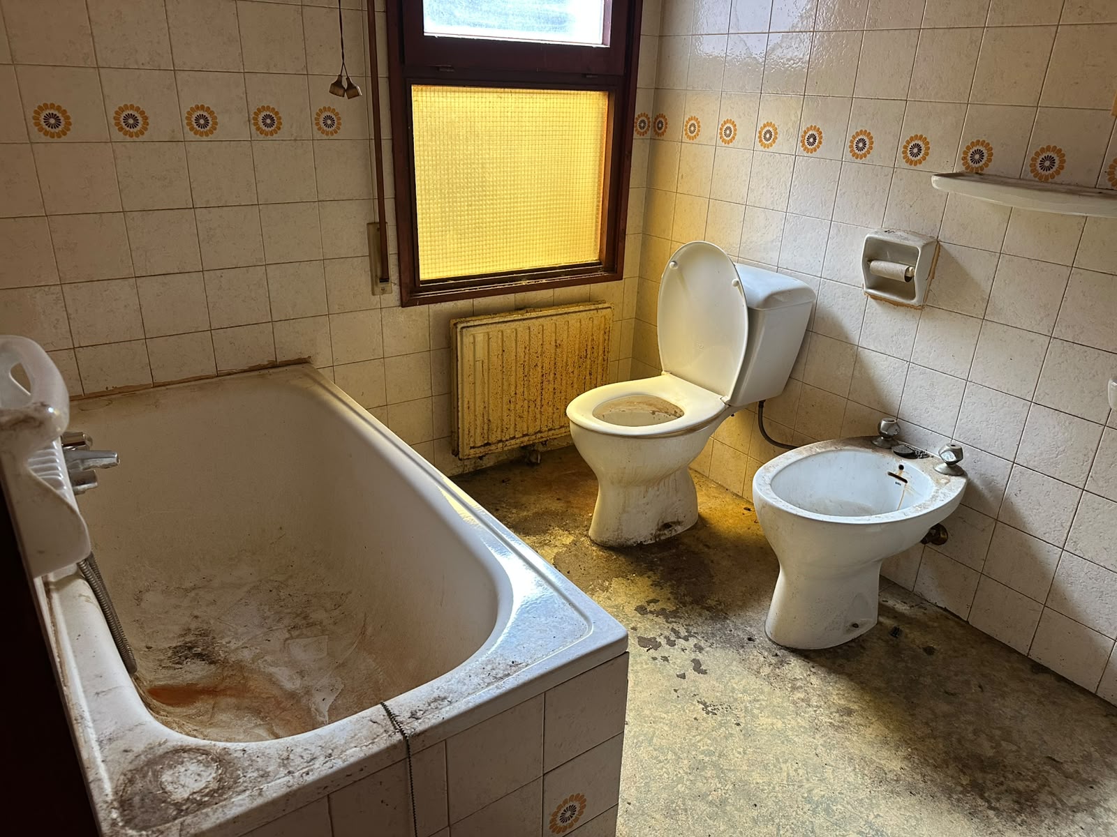 PISO EN LA ZONA DE ANDUVA DE 4 HABITACIONES PARA REFORMAR