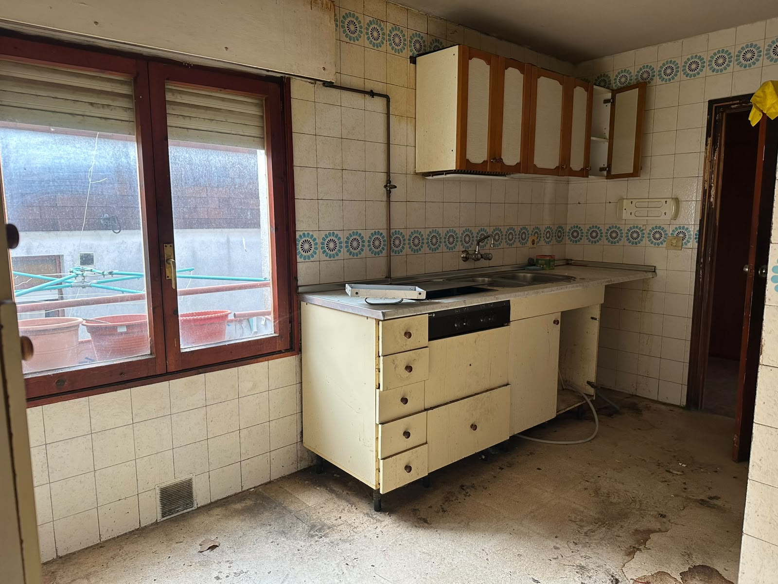 PISO EN LA ZONA DE ANDUVA DE 4 HABITACIONES PARA REFORMAR