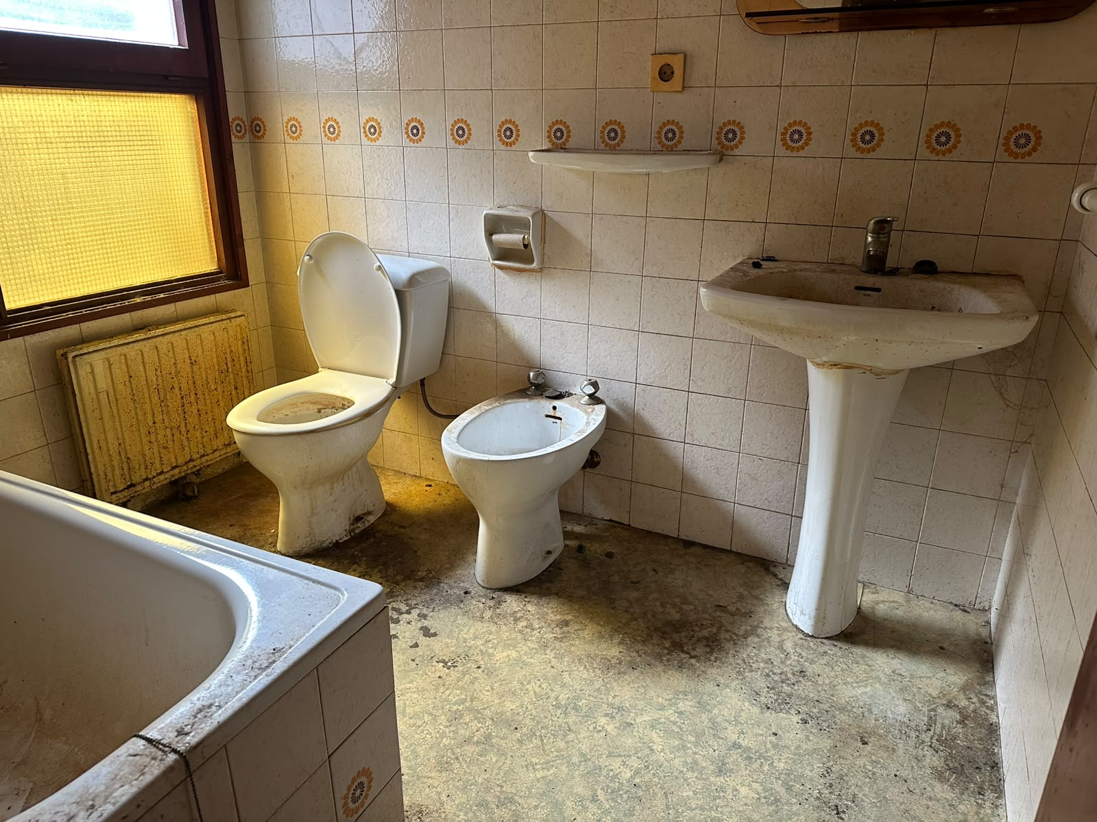 PISO EN LA ZONA DE ANDUVA DE 4 HABITACIONES PARA REFORMAR