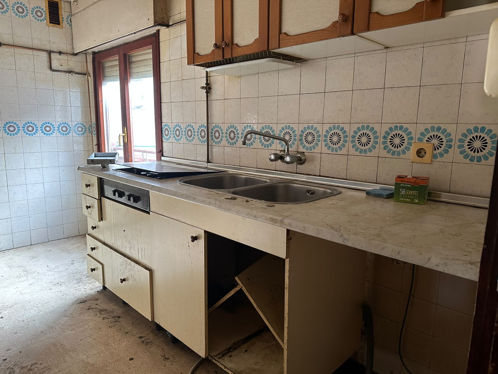 PISO EN LA ZONA DE ANDUVA DE 4 HABITACIONES PARA REFORMAR
