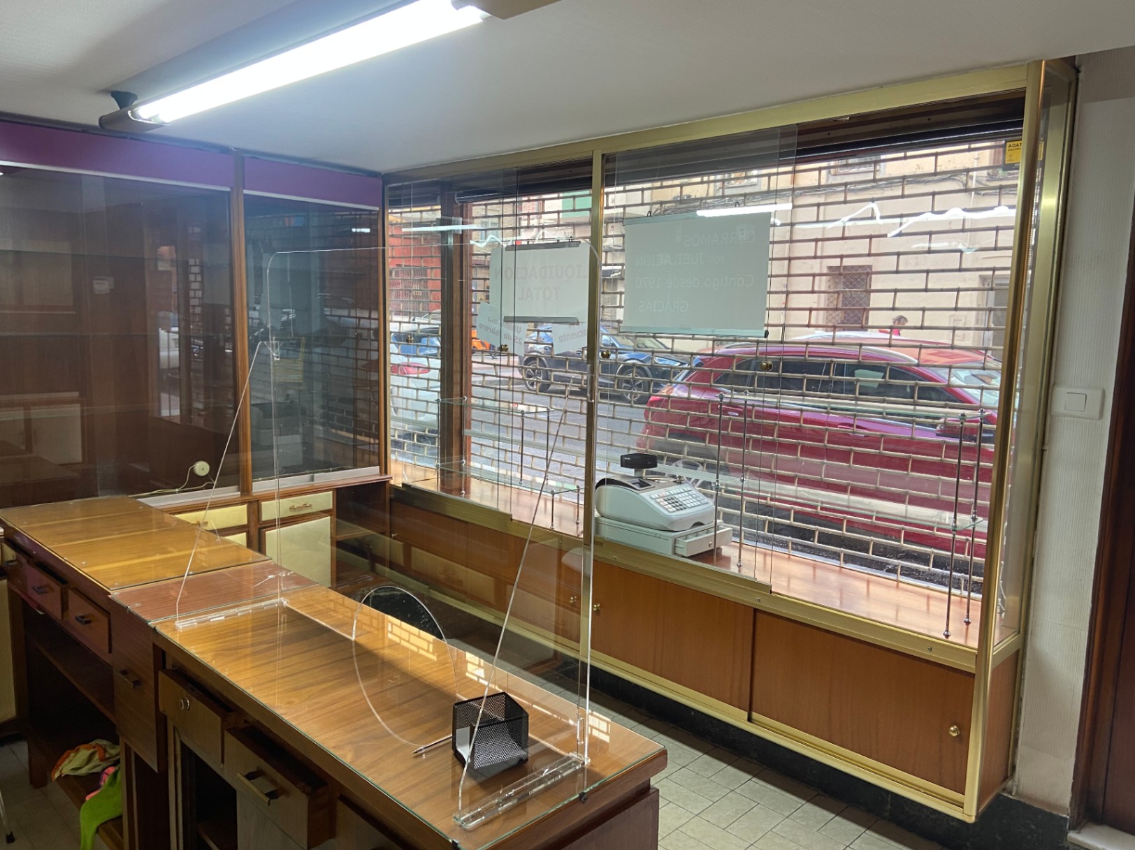 Local comercial en pleno centro de Miranda. Posibilidad de unir con otro lindero.