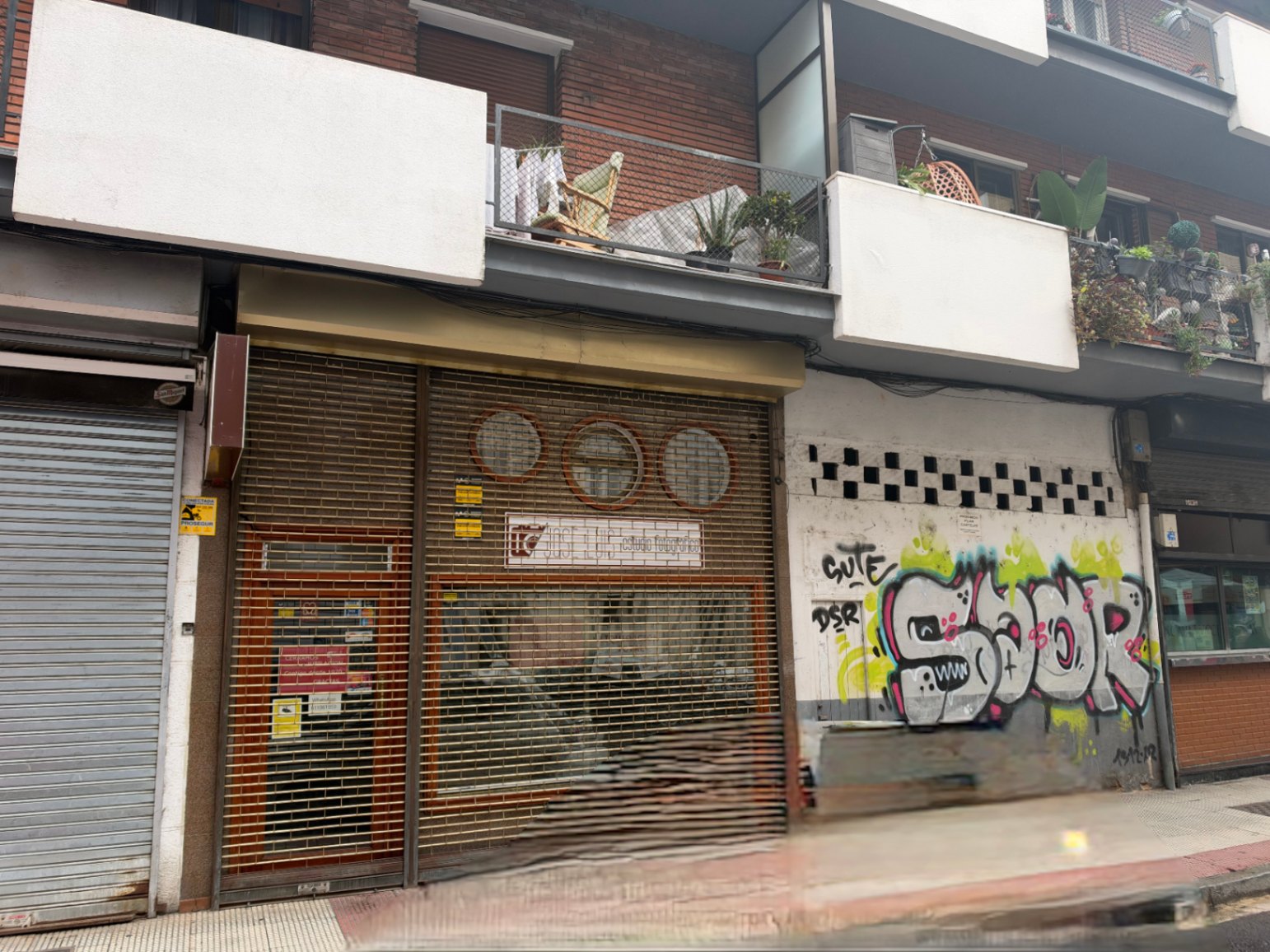 Local comercial en pleno centro de Miranda. Posibilidad de unir con otro lindero.