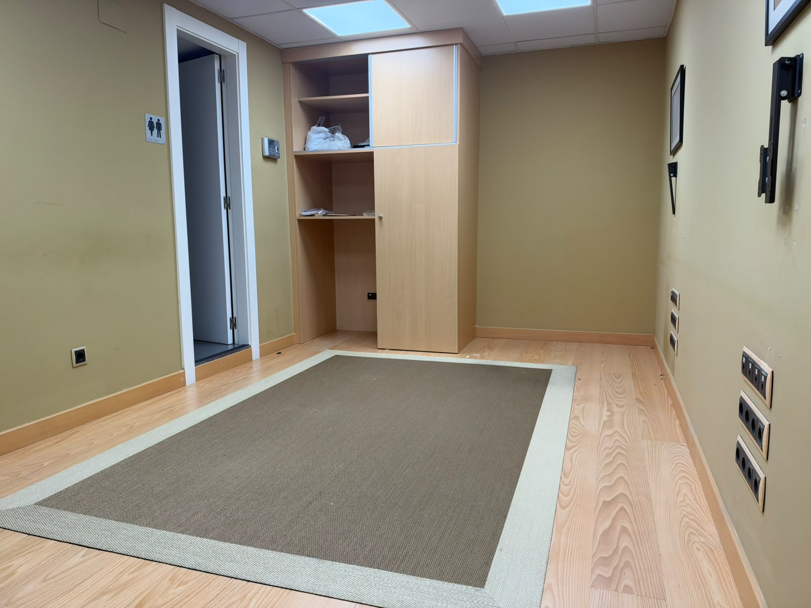 COMMERCIAL PREMISES IN THE CITY CENTER READY FOR USE