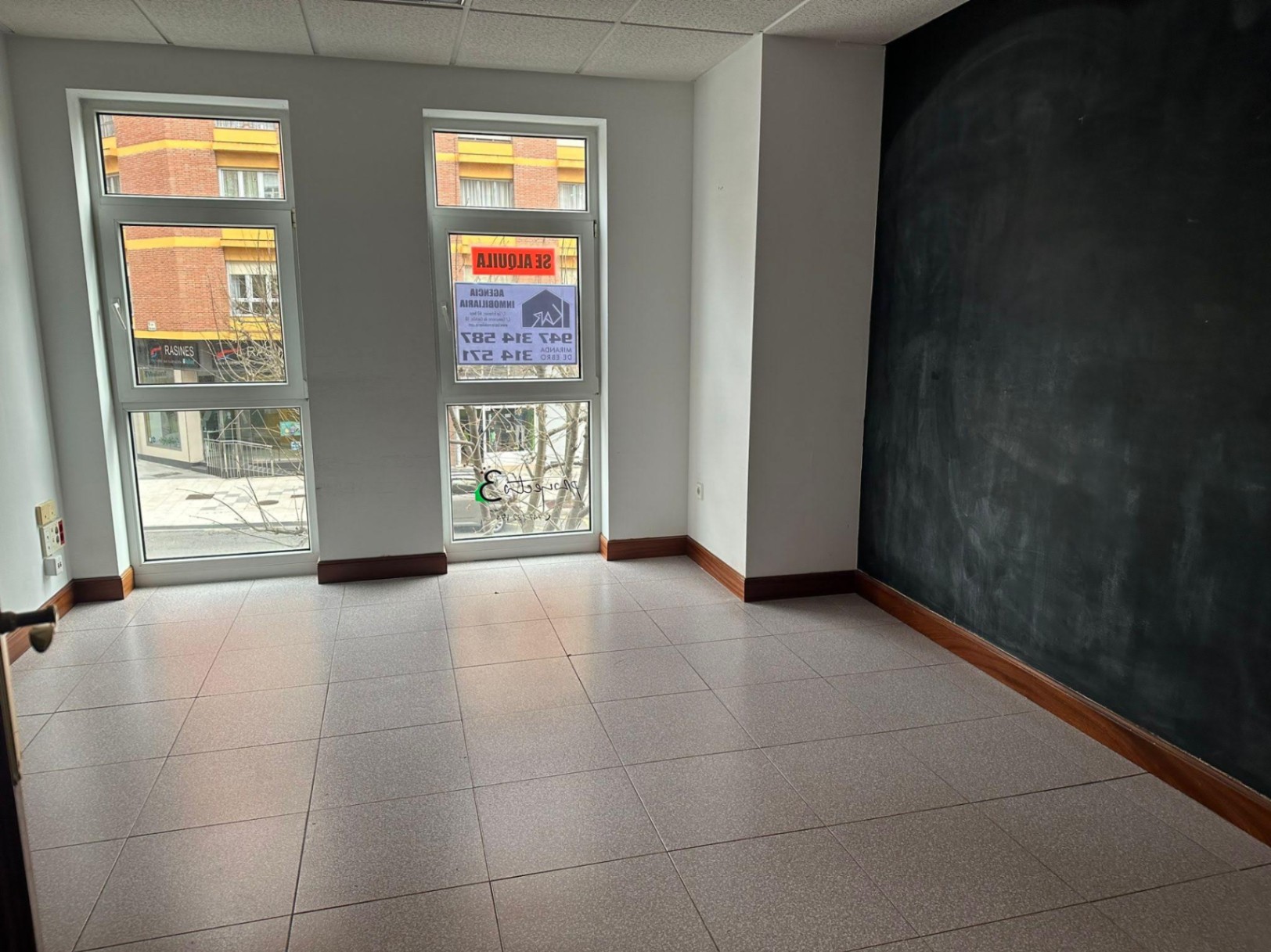 Office for rent in the center of Miranda, fully equipped