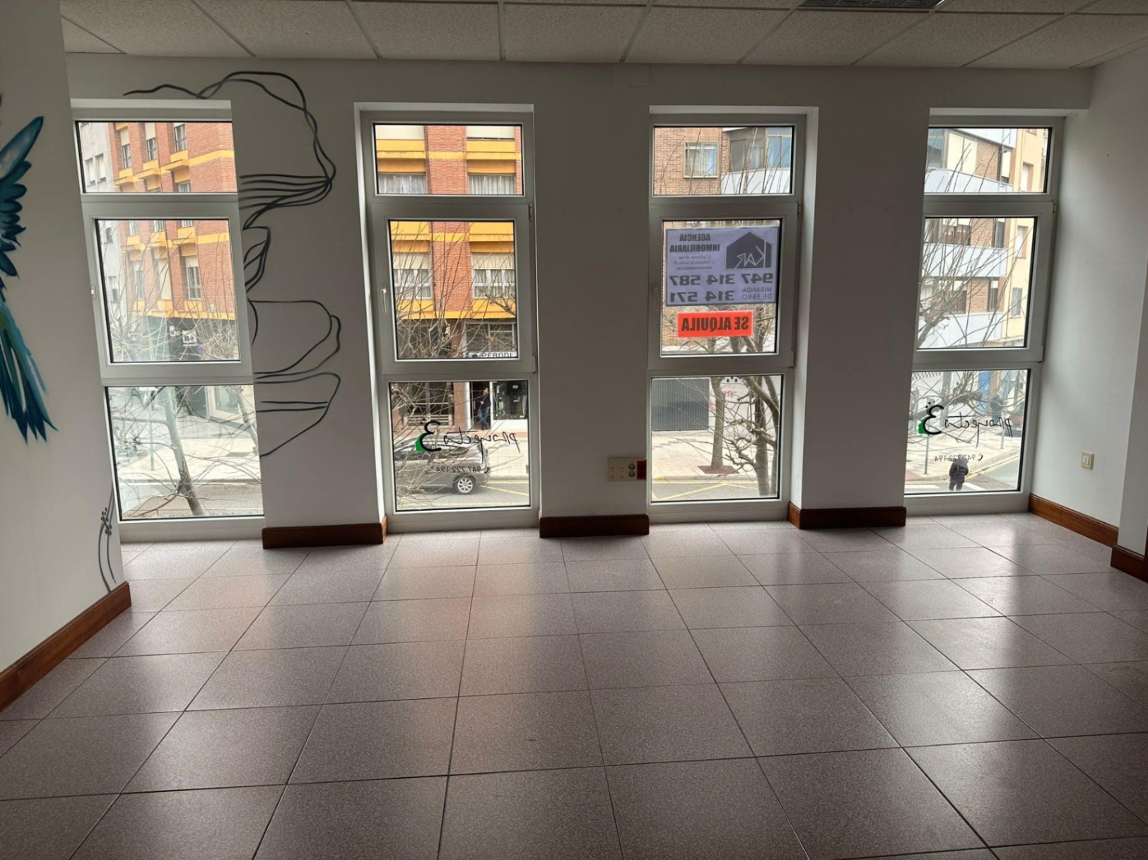Office for rent in the center of Miranda, fully equipped