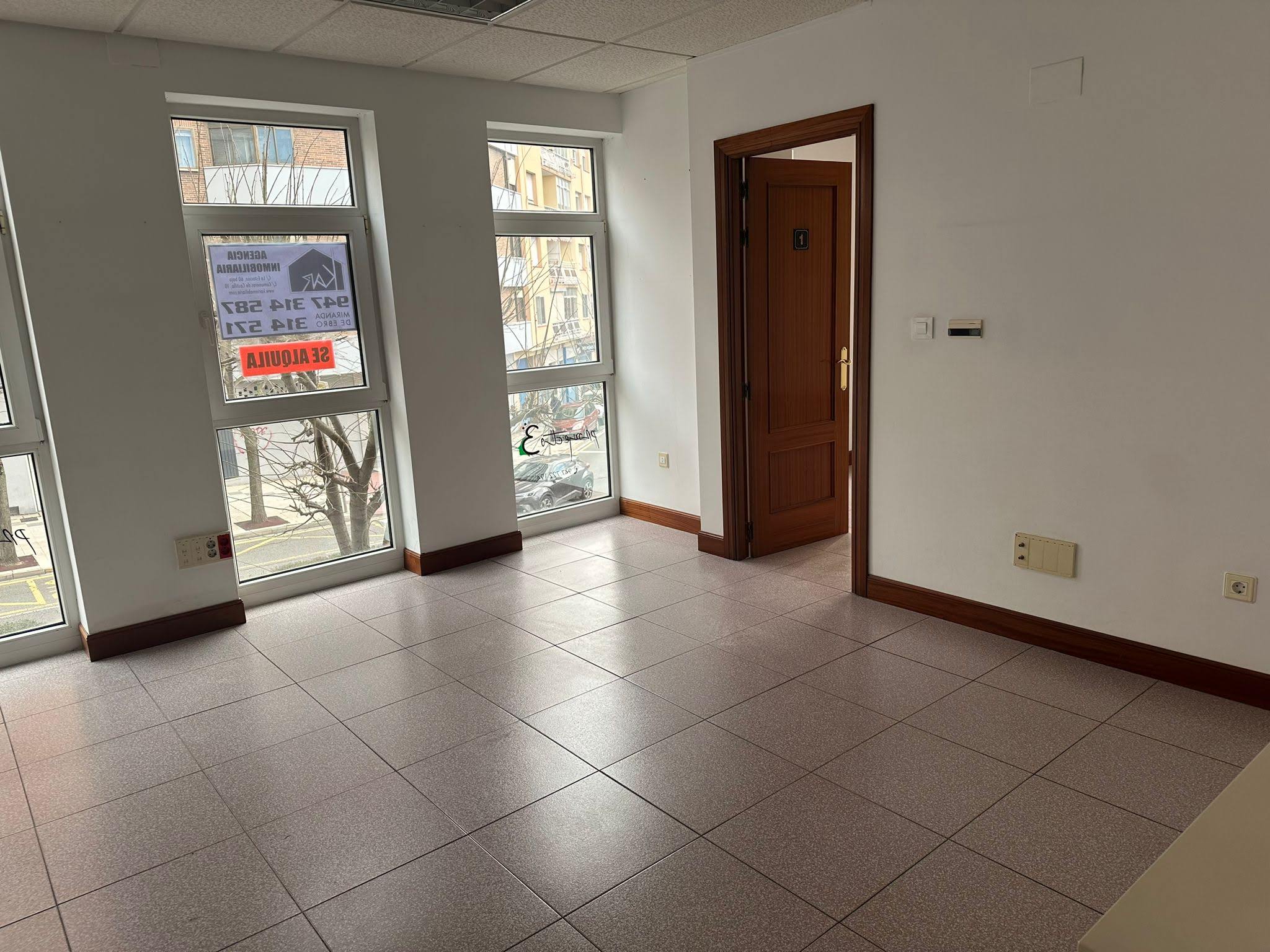 Office for rent in the center of Miranda, fully equipped