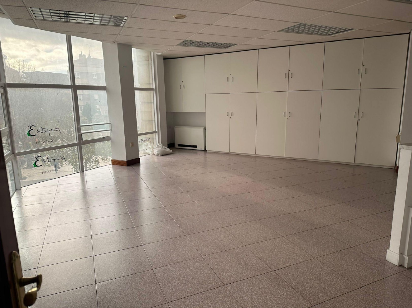 Office for rent in the center of Miranda, fully equipped