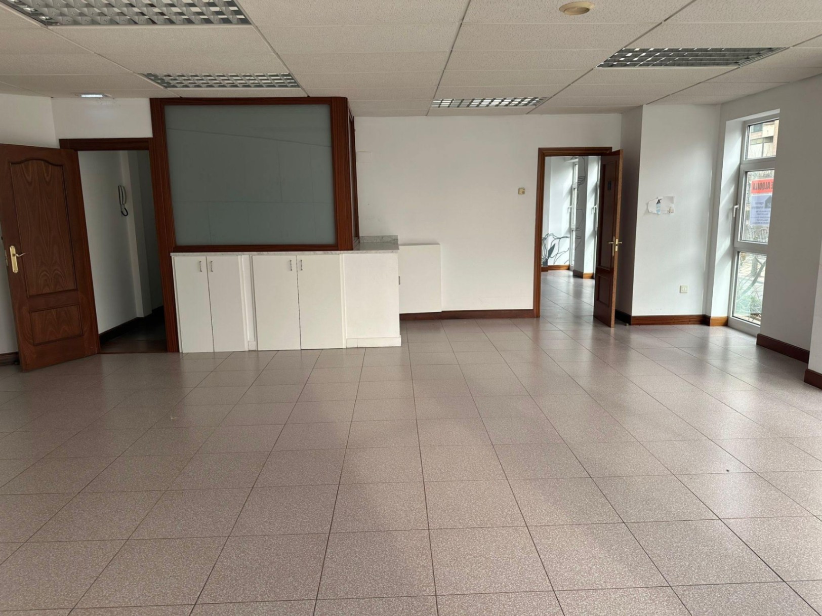 Office for rent in the center of Miranda, fully equipped