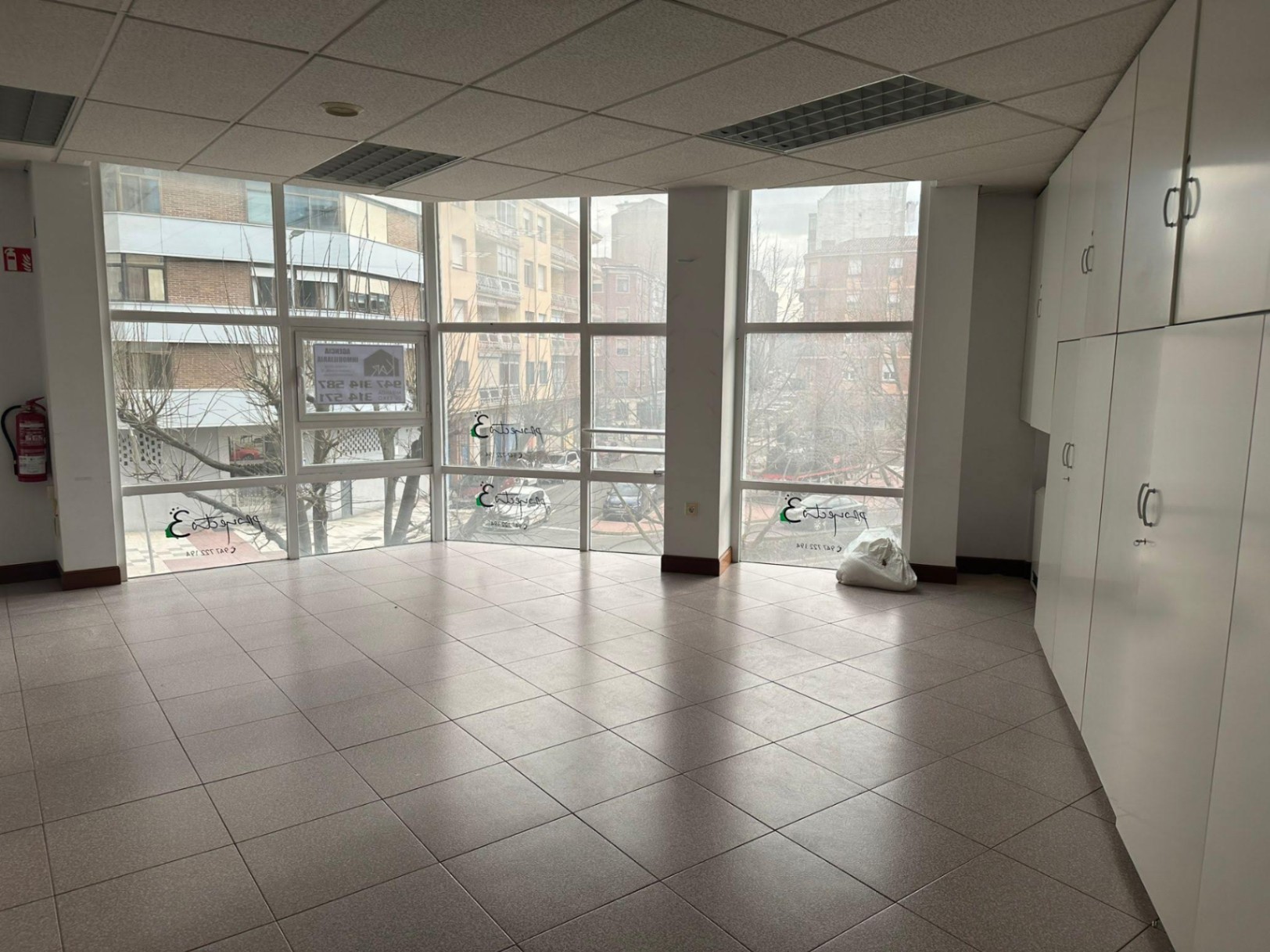Office for rent in the center of Miranda, fully equipped