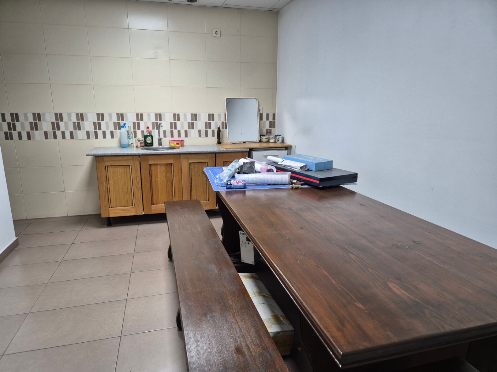 Alquiler de taller mecánico o pabellón, con aparcamiento.