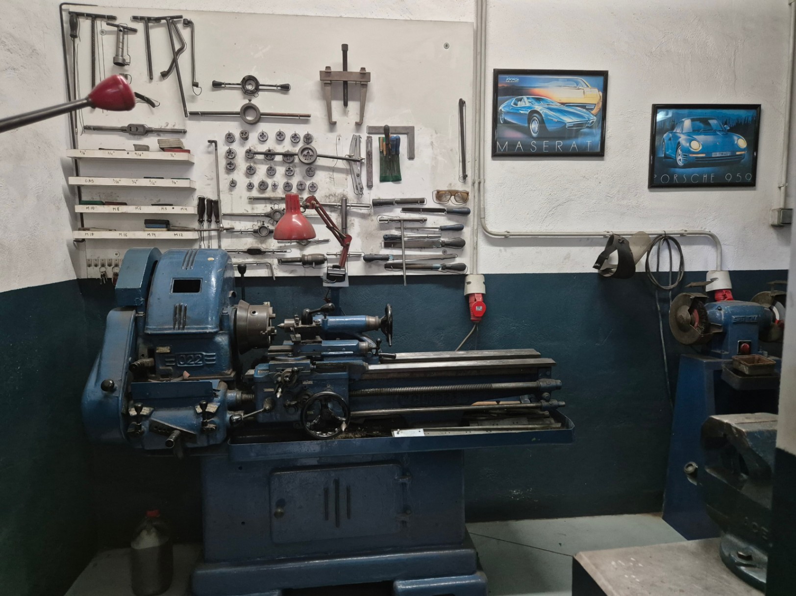 Alquiler de taller mecánico o pabellón, con aparcamiento.