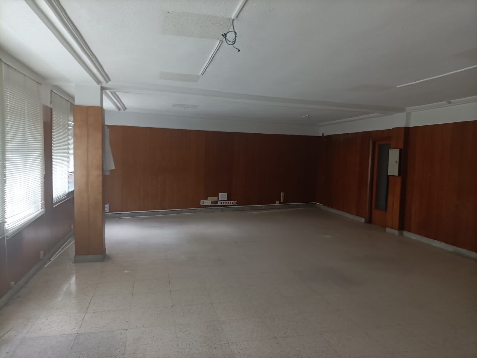 Alquiler nave industrial en el Crucero. Posibilidad de montar diferentes negocios. Ven a verlo!!!