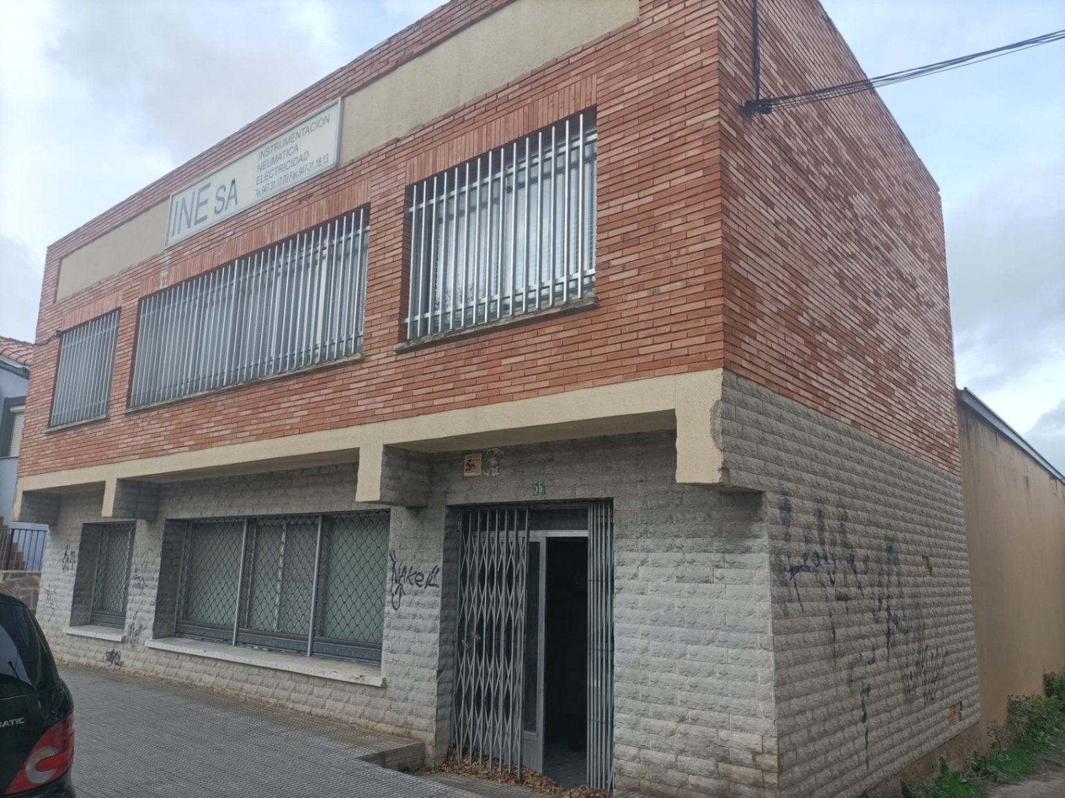 Alquiler nave industrial en el Crucero. Posibilidad de montar diferentes negocios. Ven a verlo!!!