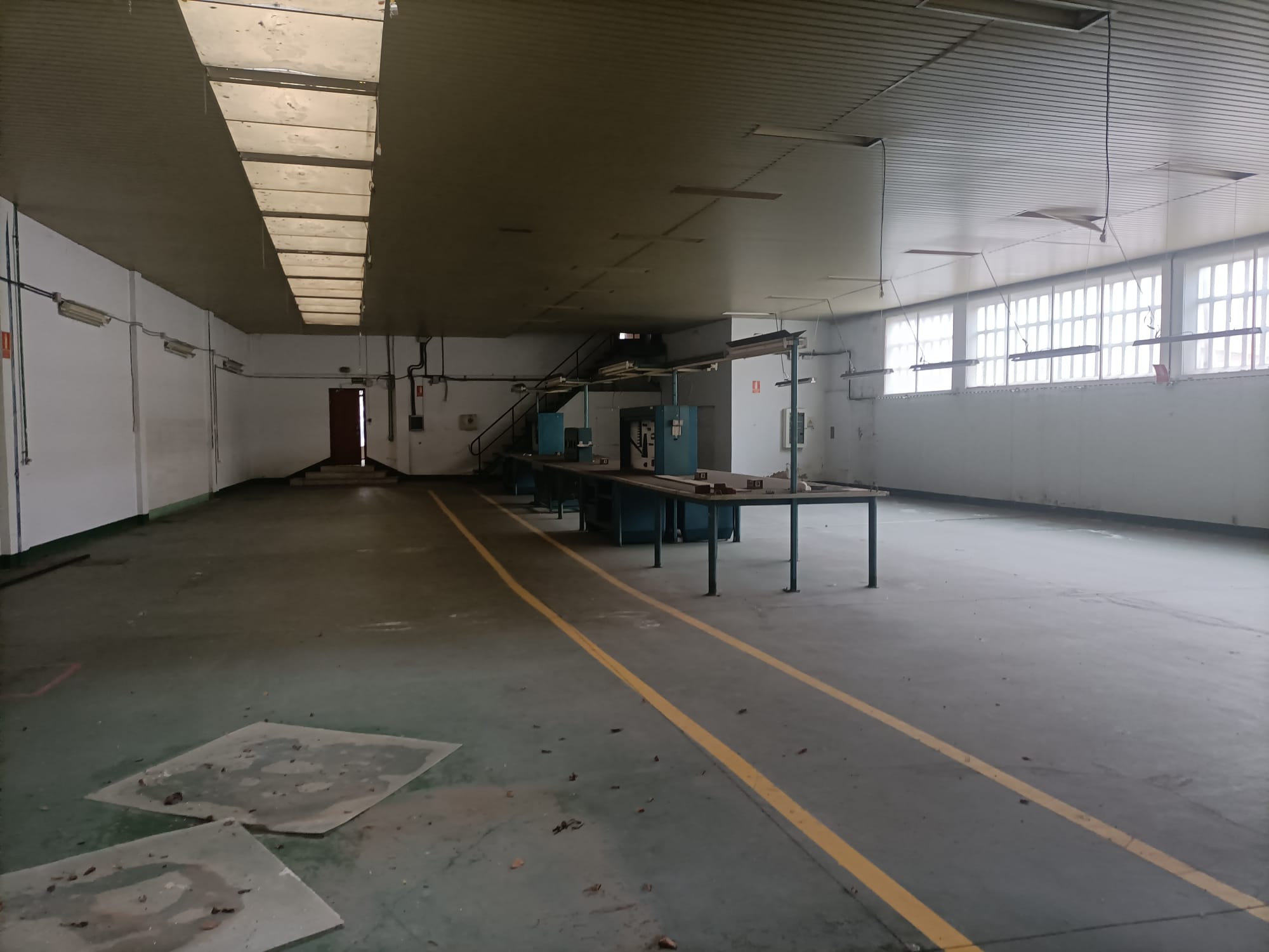 Alquiler nave industrial en el Crucero. Posibilidad de montar diferentes negocios. Ven a verlo!!!