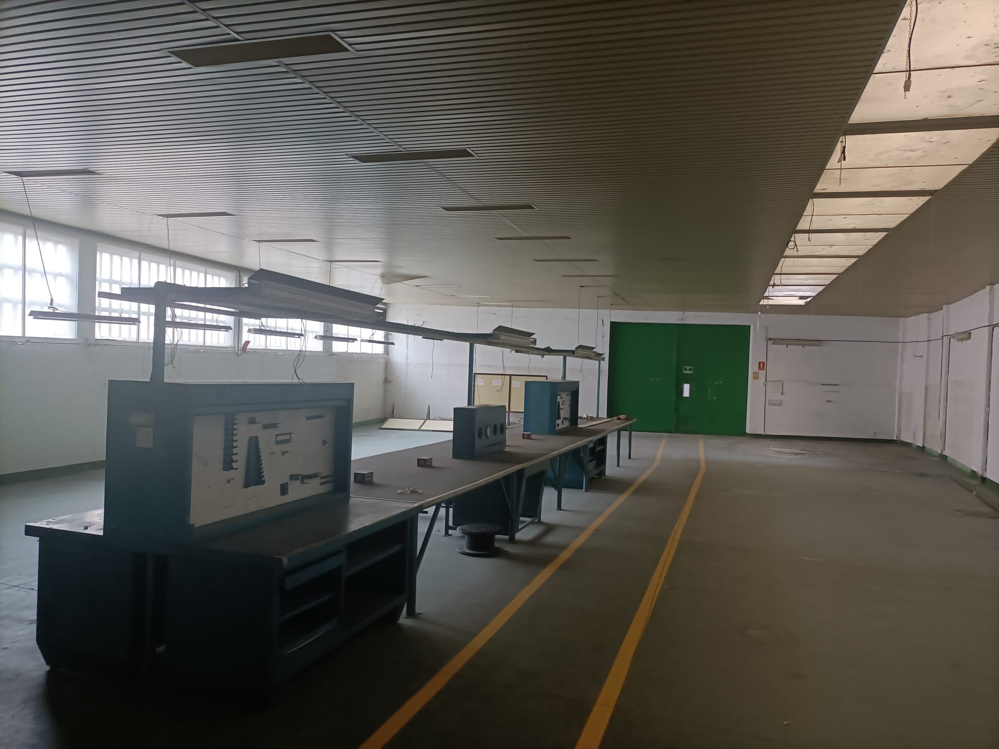 Alquiler nave industrial en el Crucero. Posibilidad de montar diferentes negocios. Ven a verlo!!!
