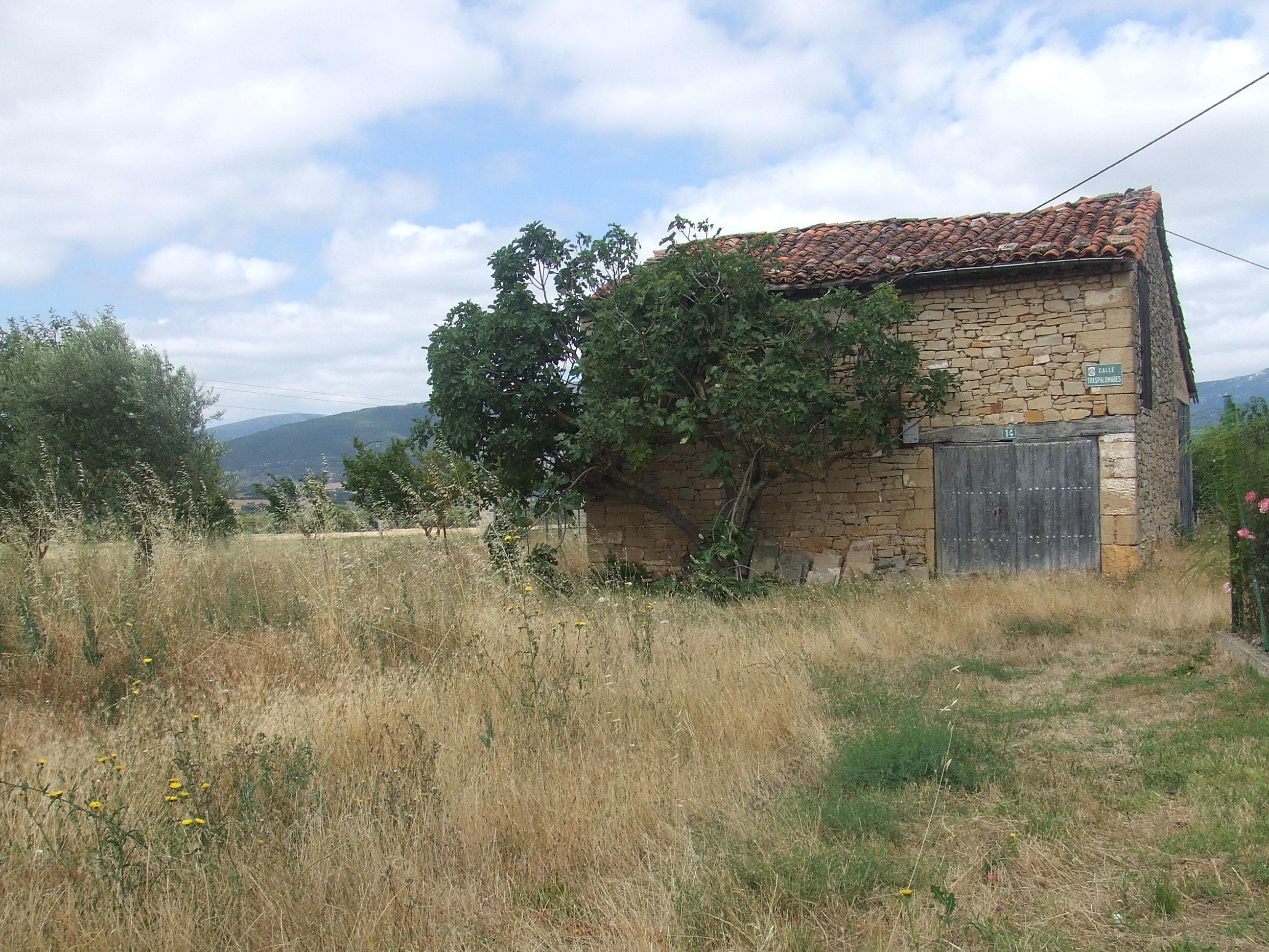 Antiguo pajar con 1.600 m2 de terreno en Fontecha