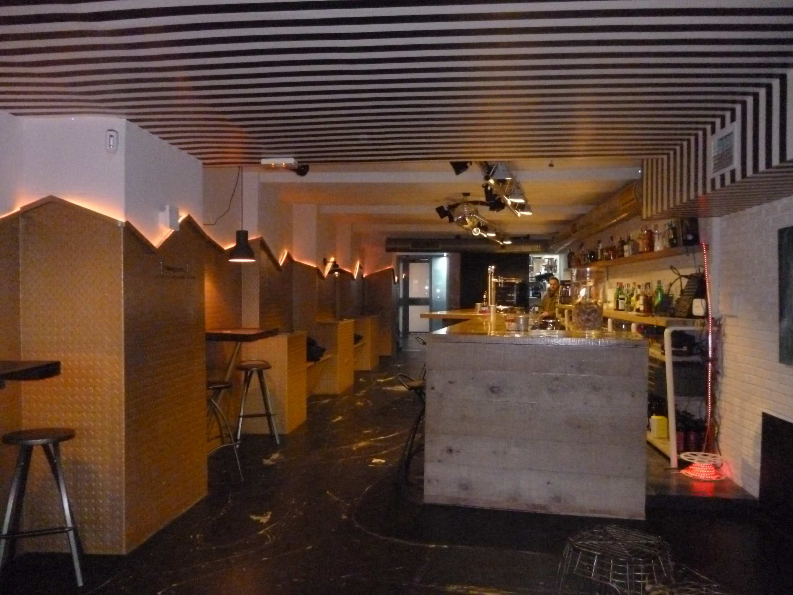 Two-storey house more local as a bar in the old