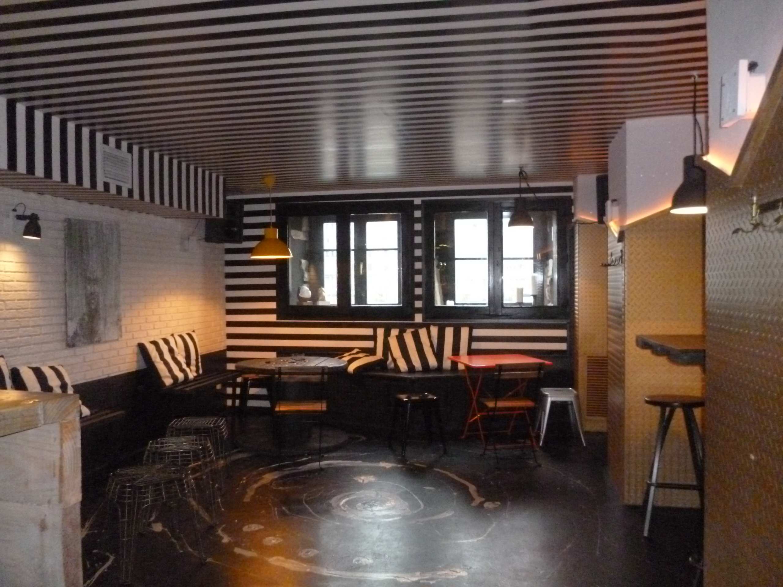 Two-storey house more local as a bar in the old